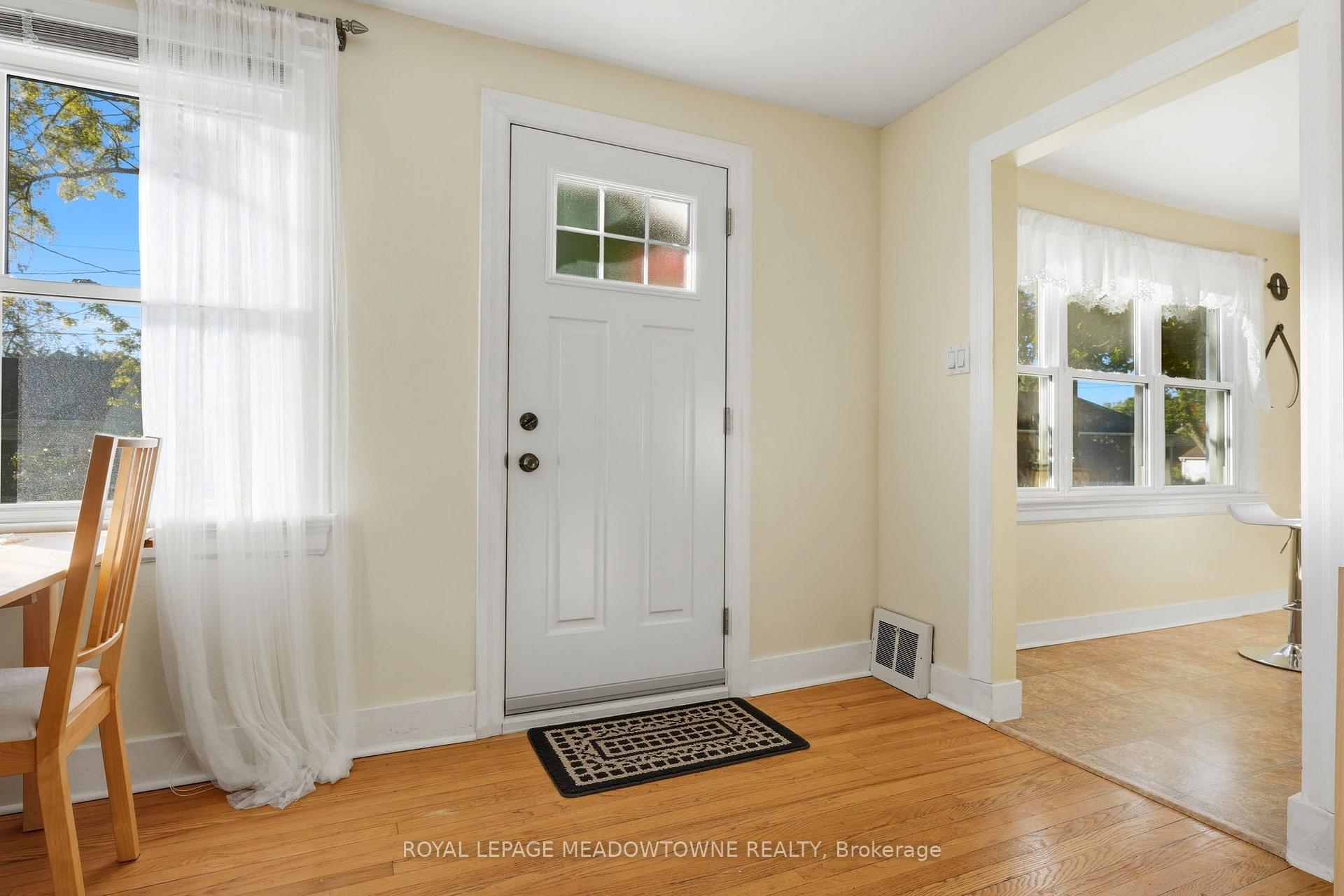 Photo 6 of 33 Durham Street, Halton Hills, Georgetown — HOMEH