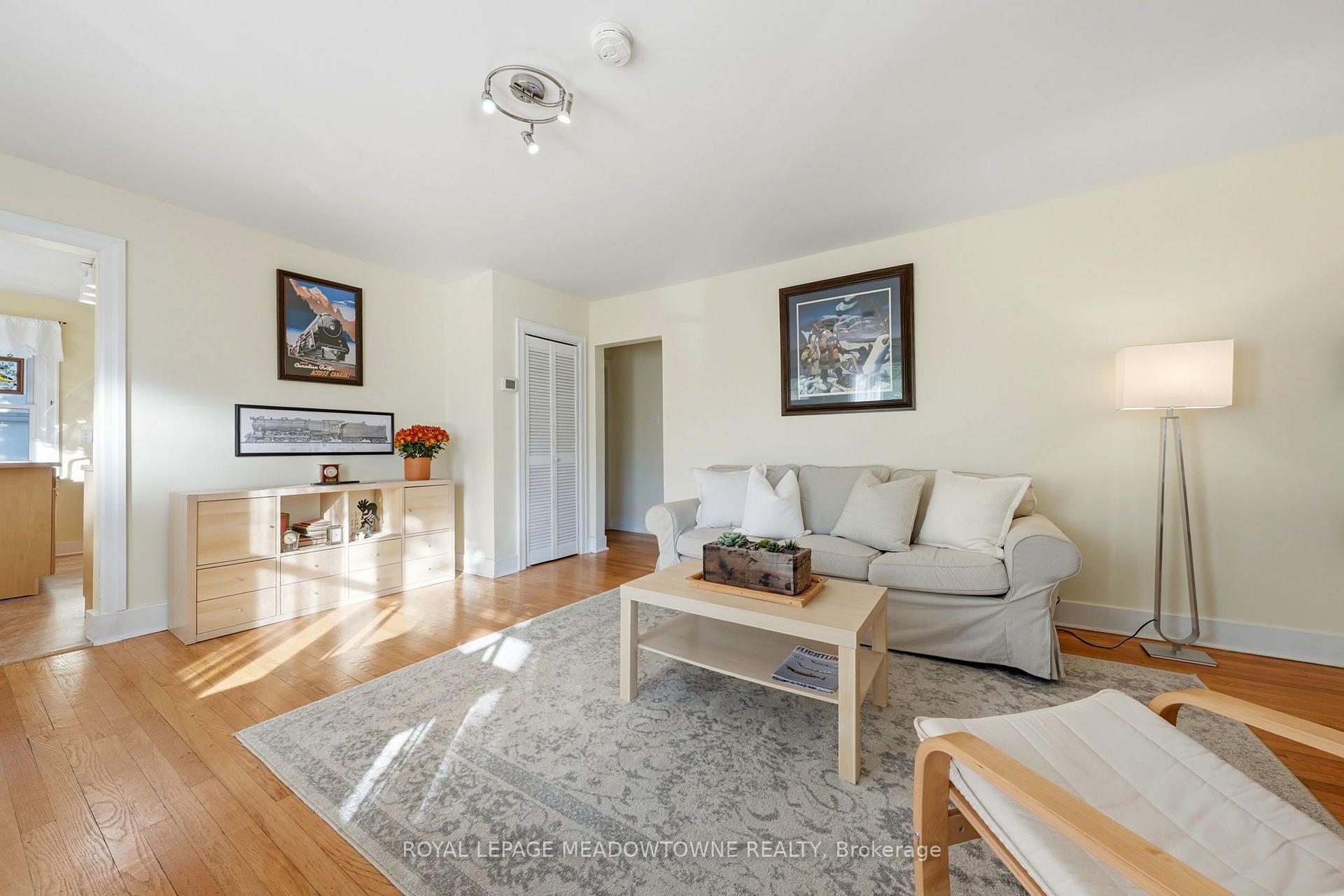 Photo 10 of 33 Durham Street, Halton Hills, Georgetown — HOMEH