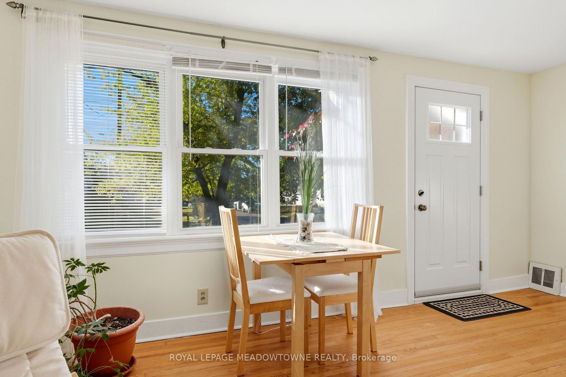 Photo 11 of 33 Durham Street, Halton Hills, Georgetown — HOMEH