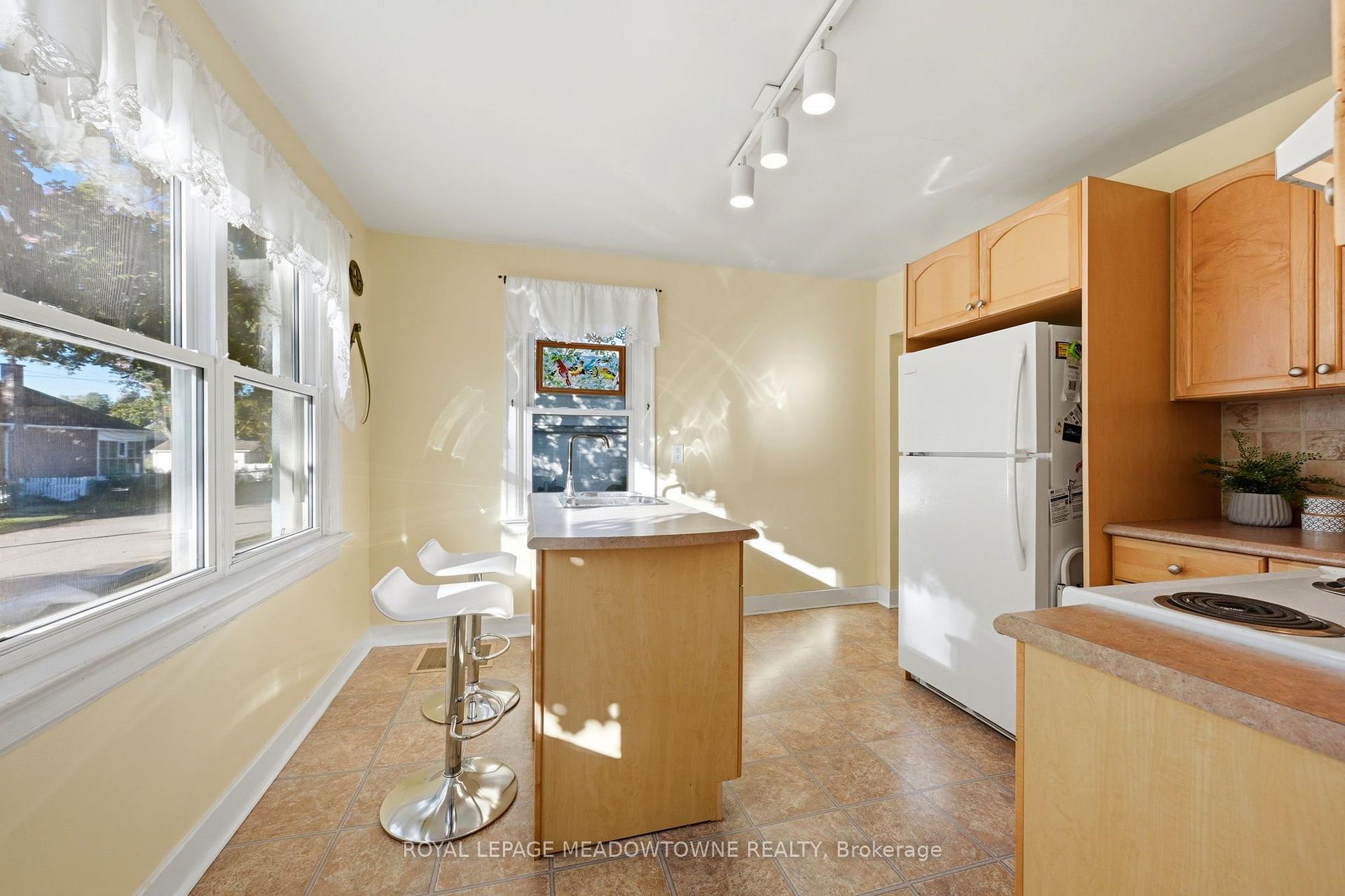 Photo 13 of 33 Durham Street, Halton Hills, Georgetown — HOMEH