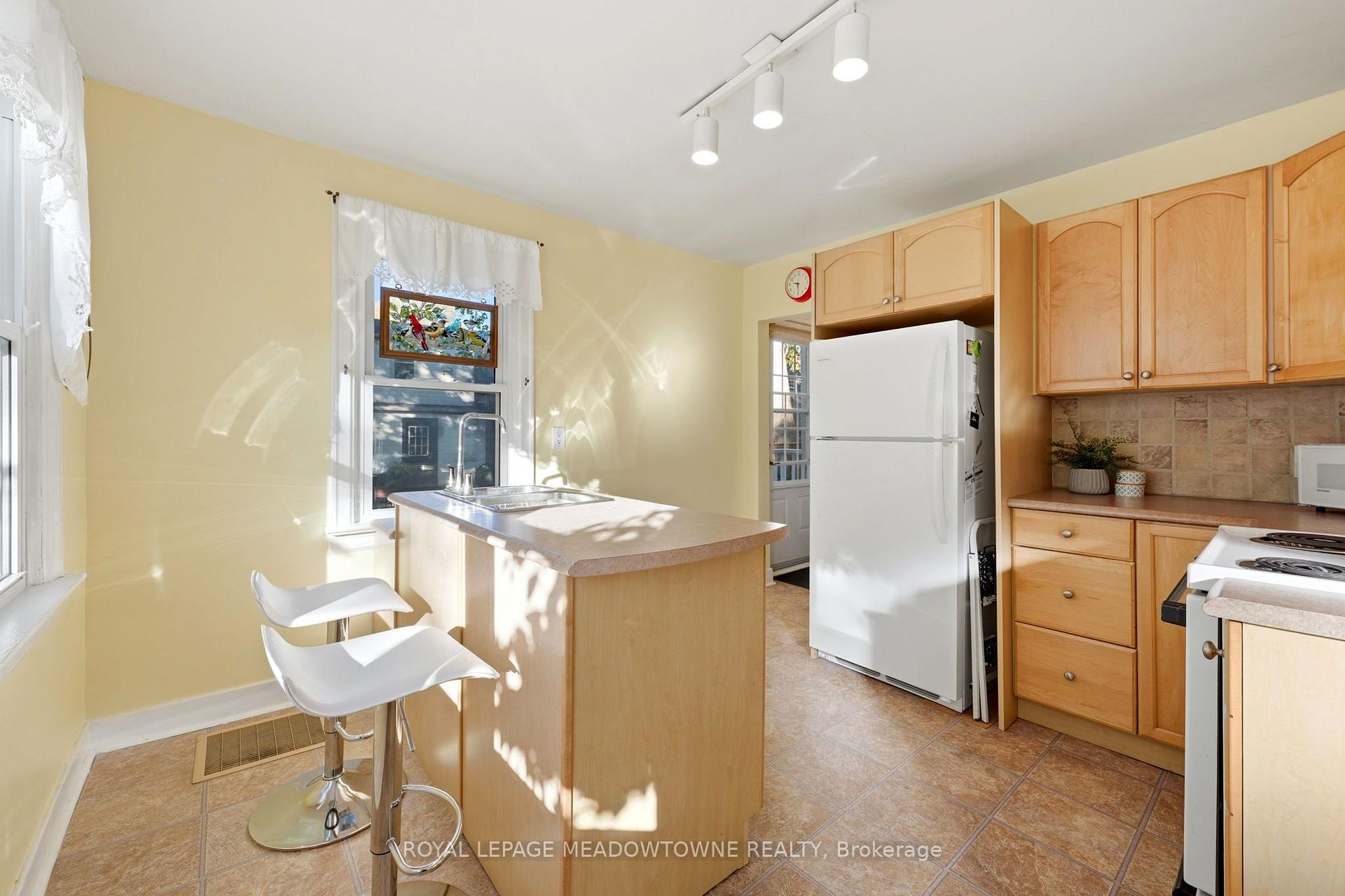 Photo 14 of 33 Durham Street, Halton Hills, Georgetown — HOMEH