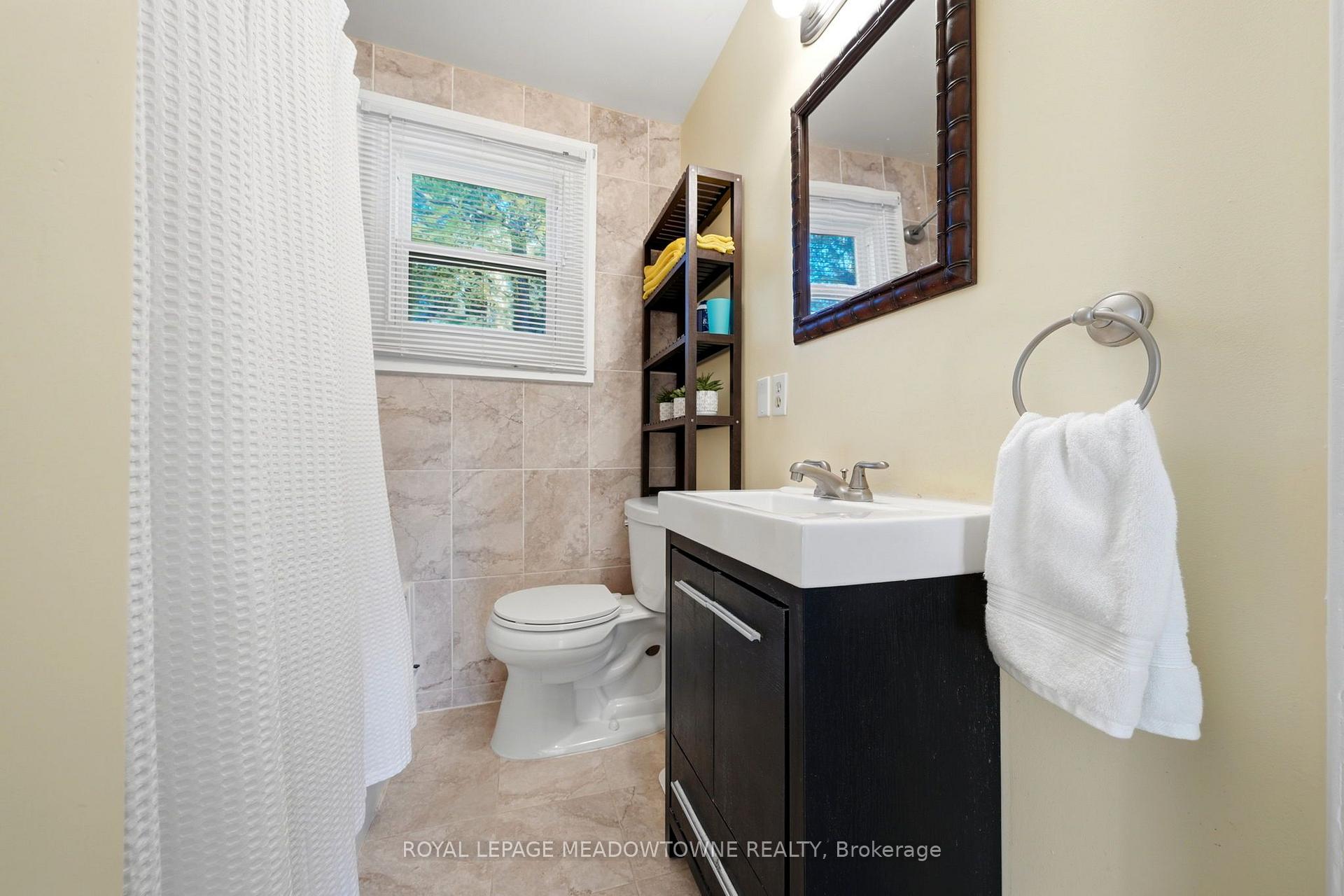Photo 20 of 33 Durham Street, Halton Hills, Georgetown — HOMEH