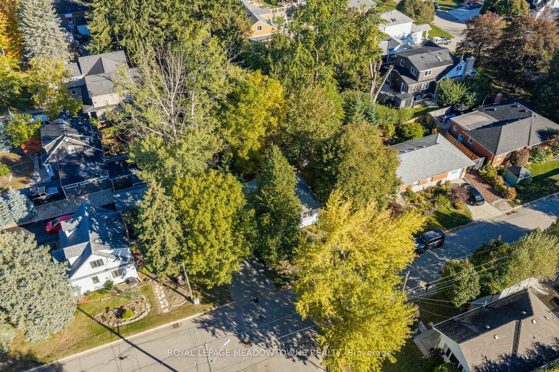 Photo 46 of 33 Durham Street, Halton Hills, Georgetown — HOMEH