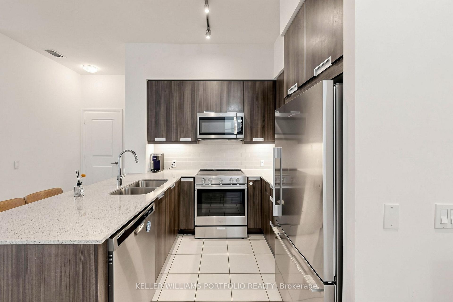 Photo 3 of Unit 112, 35 Watergarden Drive, Mississauga, Hurontario — HOMEH
