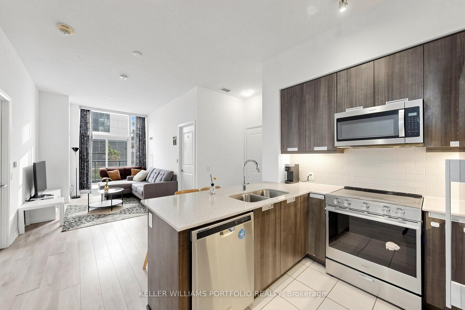 Photo 4 of Unit 112, 35 Watergarden Drive, Mississauga, Hurontario — HOMEH