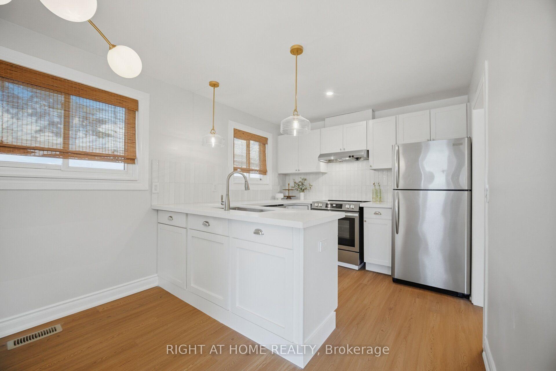Photo 18 of 643 Perry Crescent, Oshawa, Vanier — HOMEH