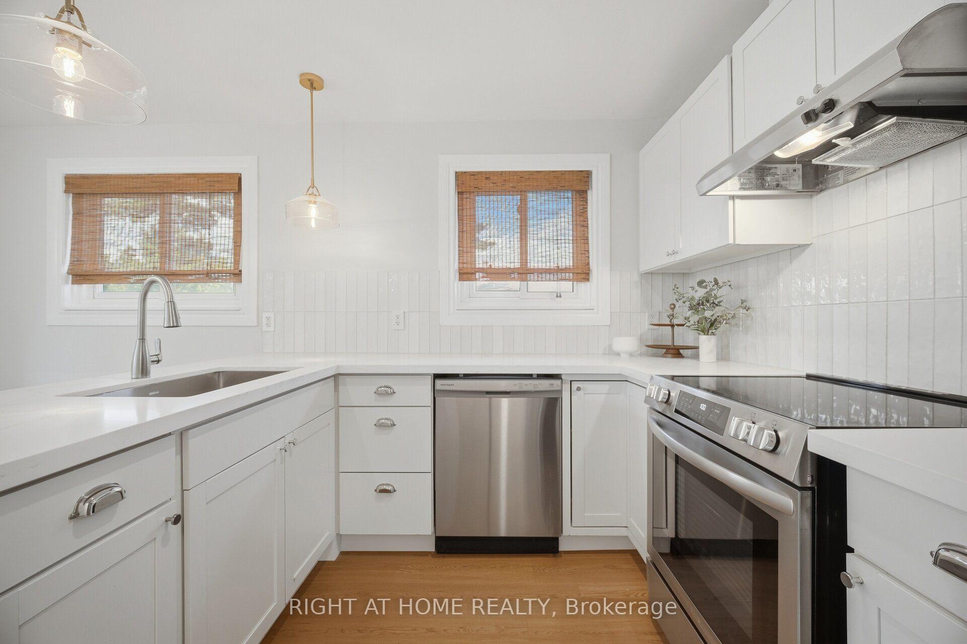 Photo 20 of 643 Perry Crescent, Oshawa, Vanier — HOMEH