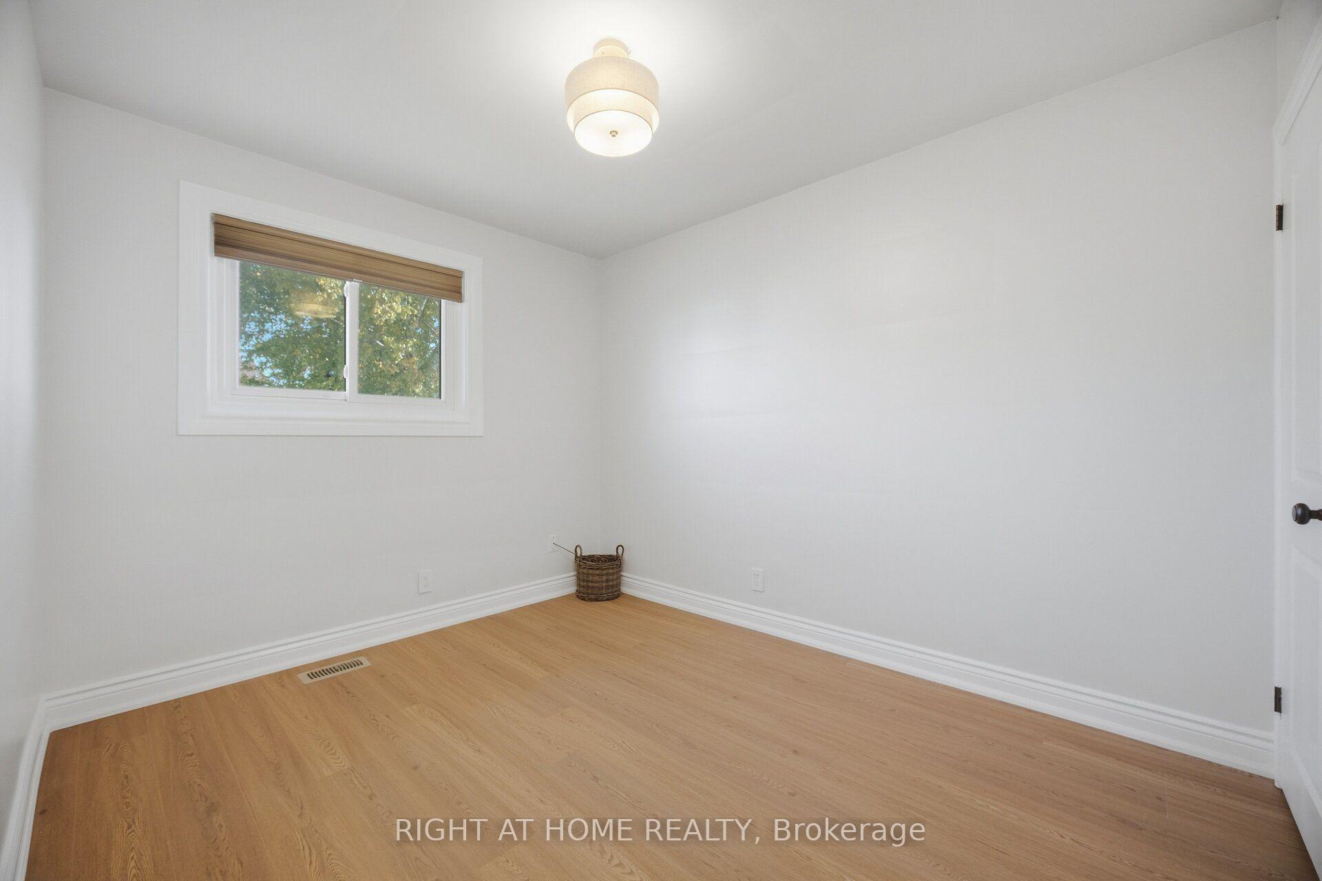 Photo 33 of 643 Perry Crescent, Oshawa, Vanier — HOMEH