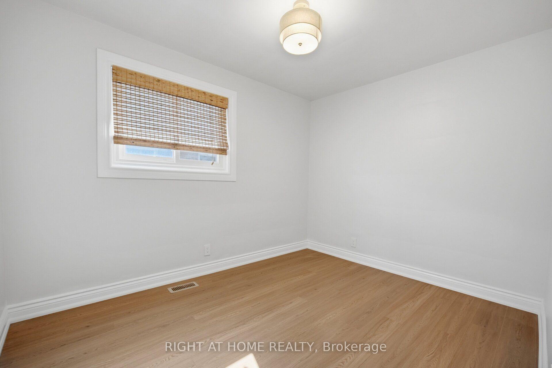 Photo 37 of 643 Perry Crescent, Oshawa, Vanier — HOMEH
