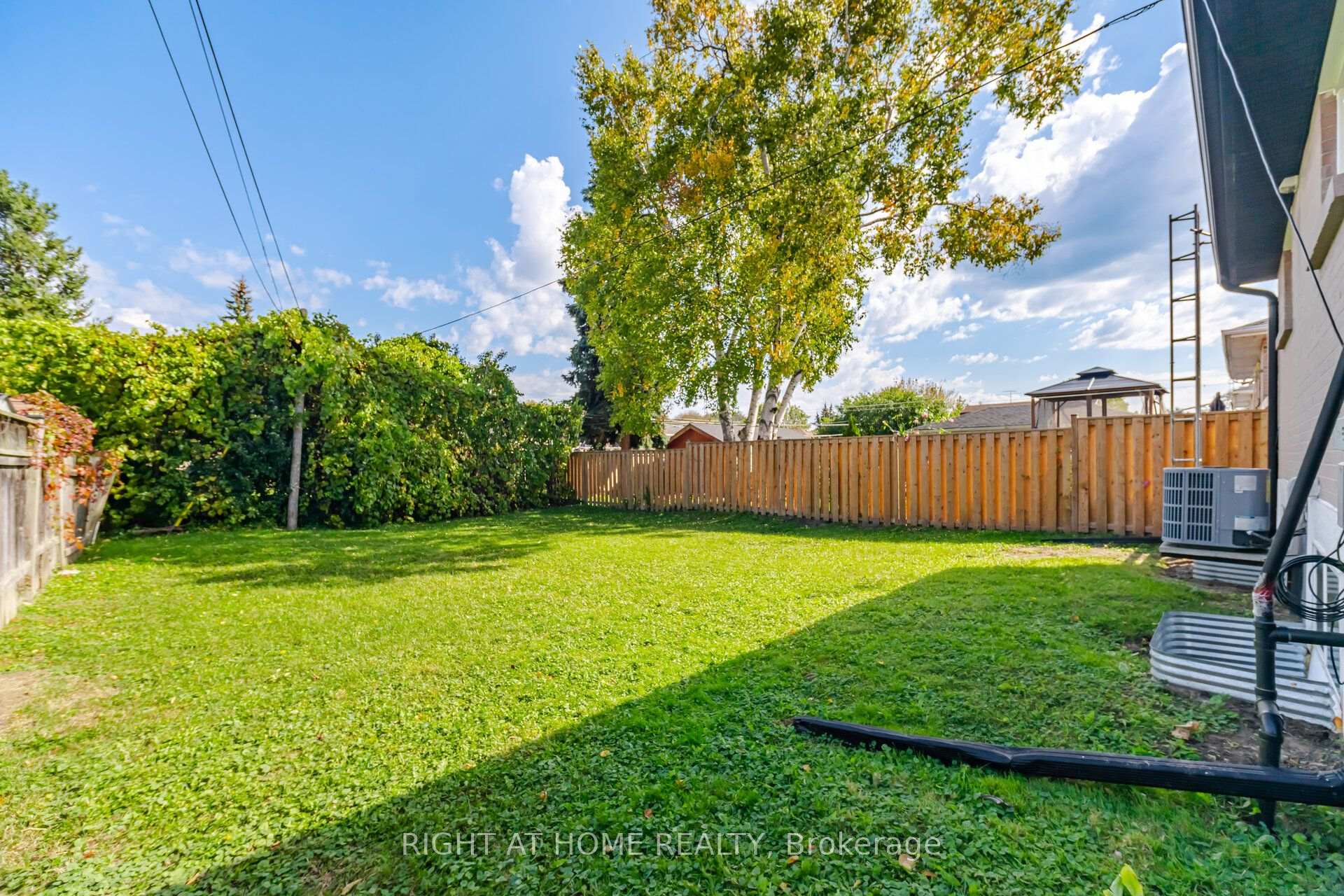 Photo 59 of 643 Perry Crescent, Oshawa, Vanier — HOMEH