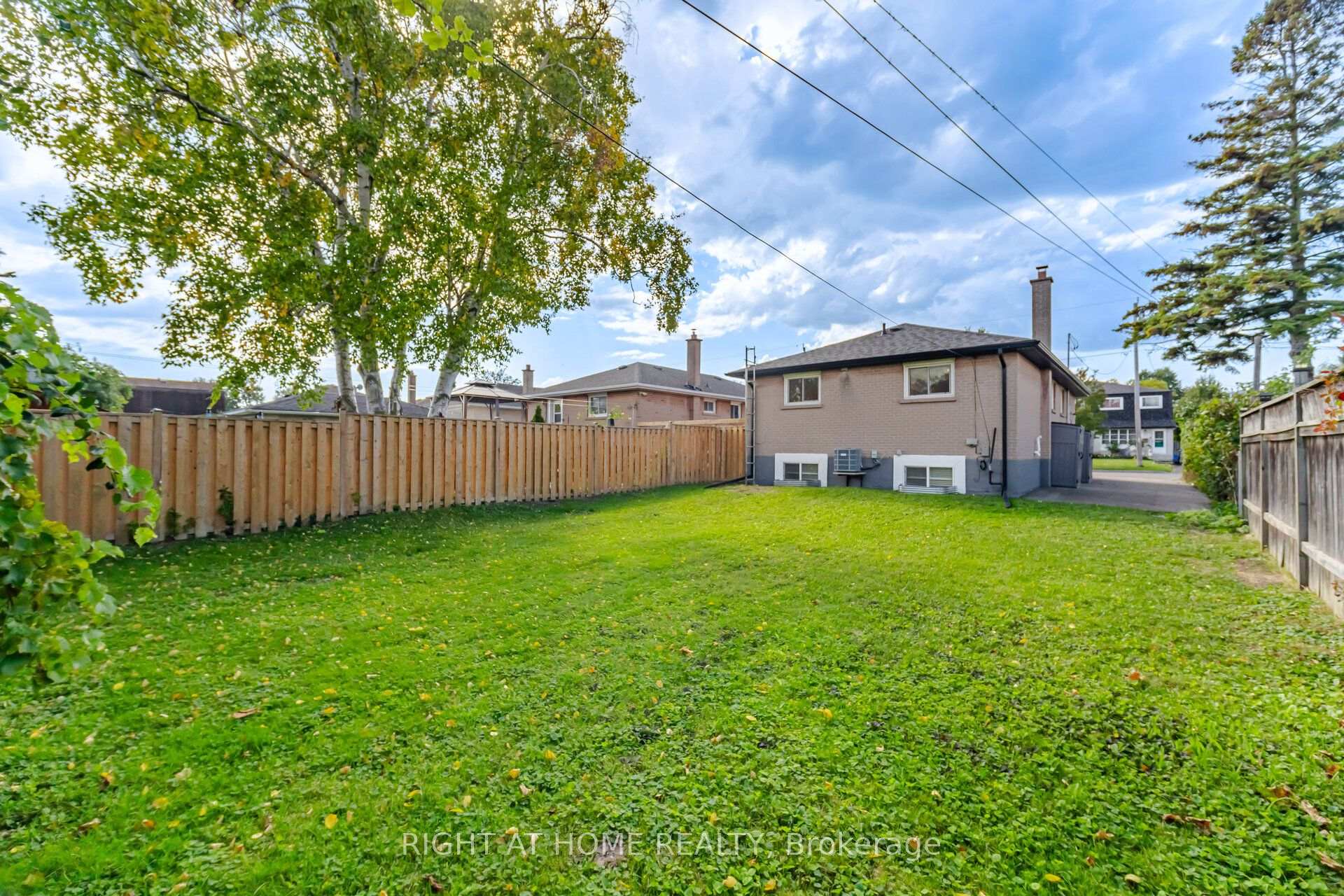 Photo 53 of 643 Perry Crescent, Oshawa, Vanier — HOMEH