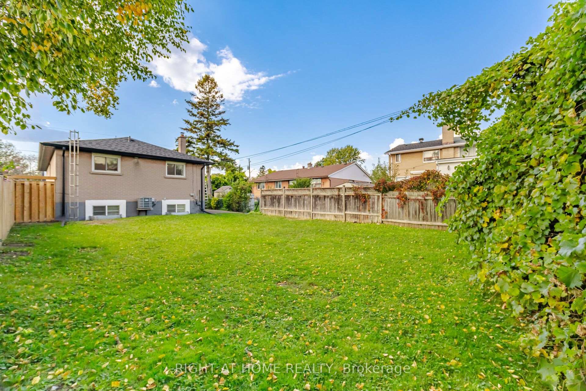Photo 57 of 643 Perry Crescent, Oshawa, Vanier — HOMEH