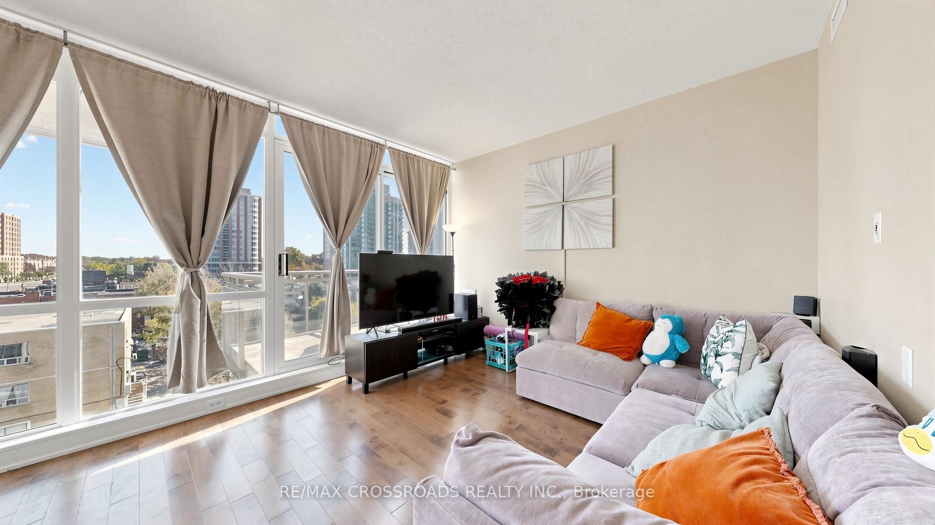 Photo 4 of Unit 606, 30 Canterbury Place, North York, Willowdale West — HOMEH