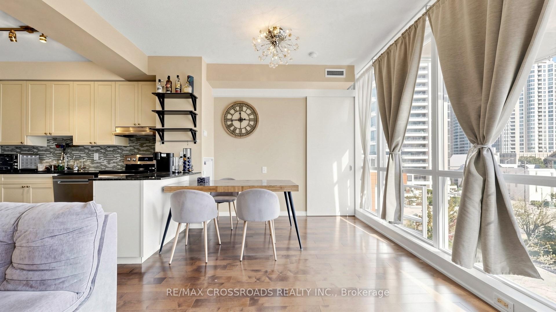 Photo 5 of Unit 606, 30 Canterbury Place, North York, Willowdale West — HOMEH