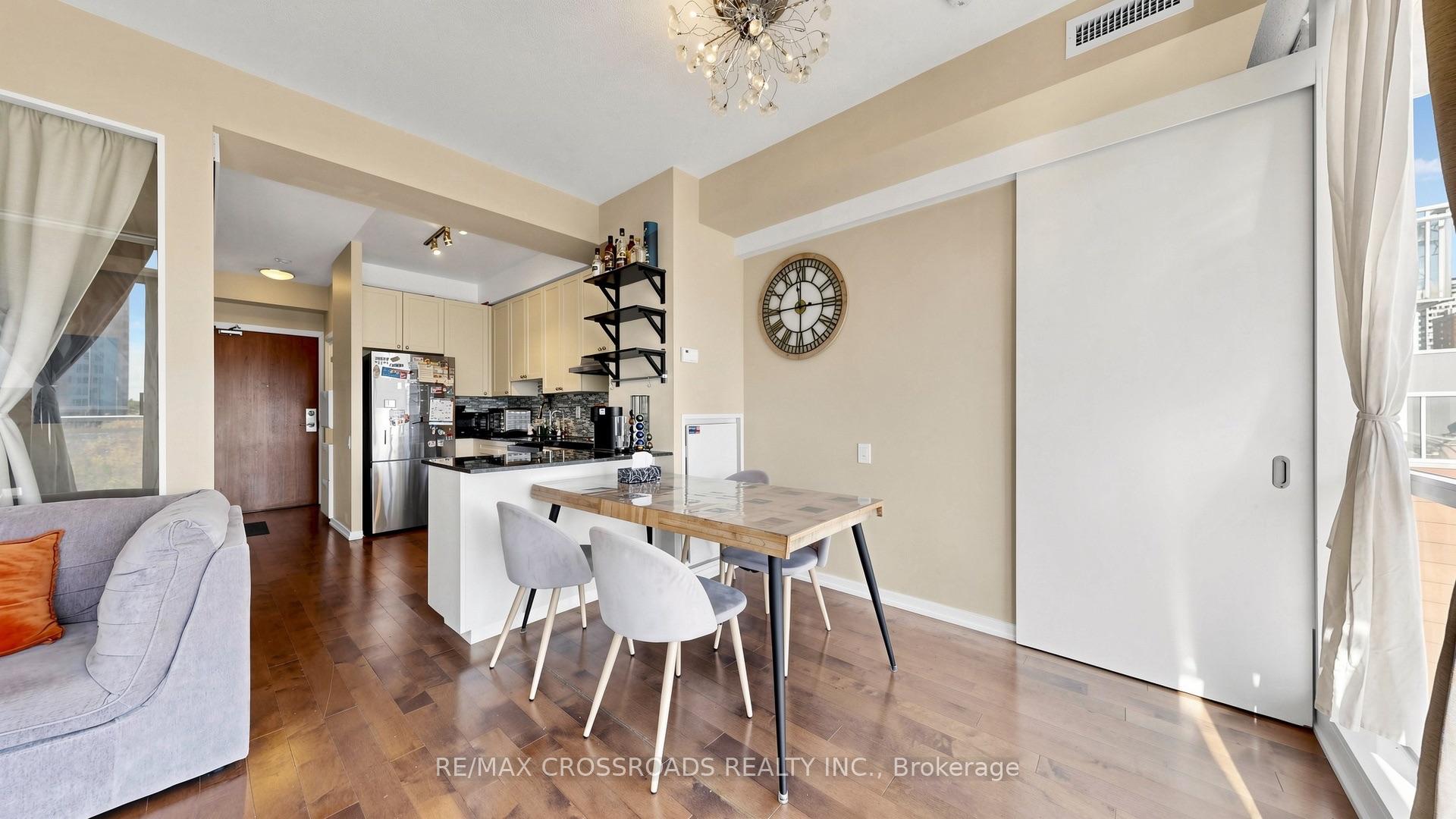 Photo 6 of Unit 606, 30 Canterbury Place, North York, Willowdale West — HOMEH