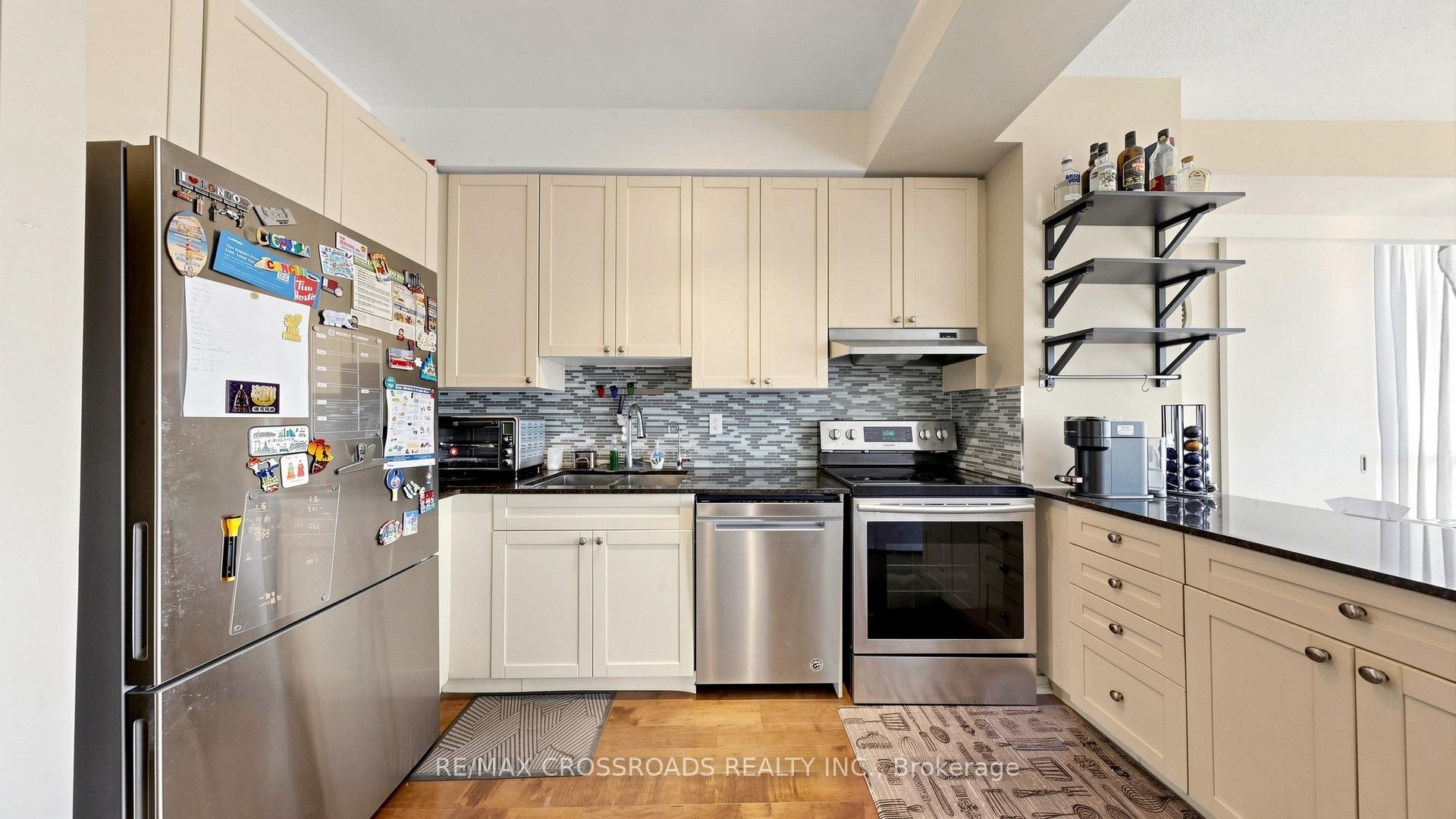 Photo 8 of Unit 606, 30 Canterbury Place, North York, Willowdale West — HOMEH