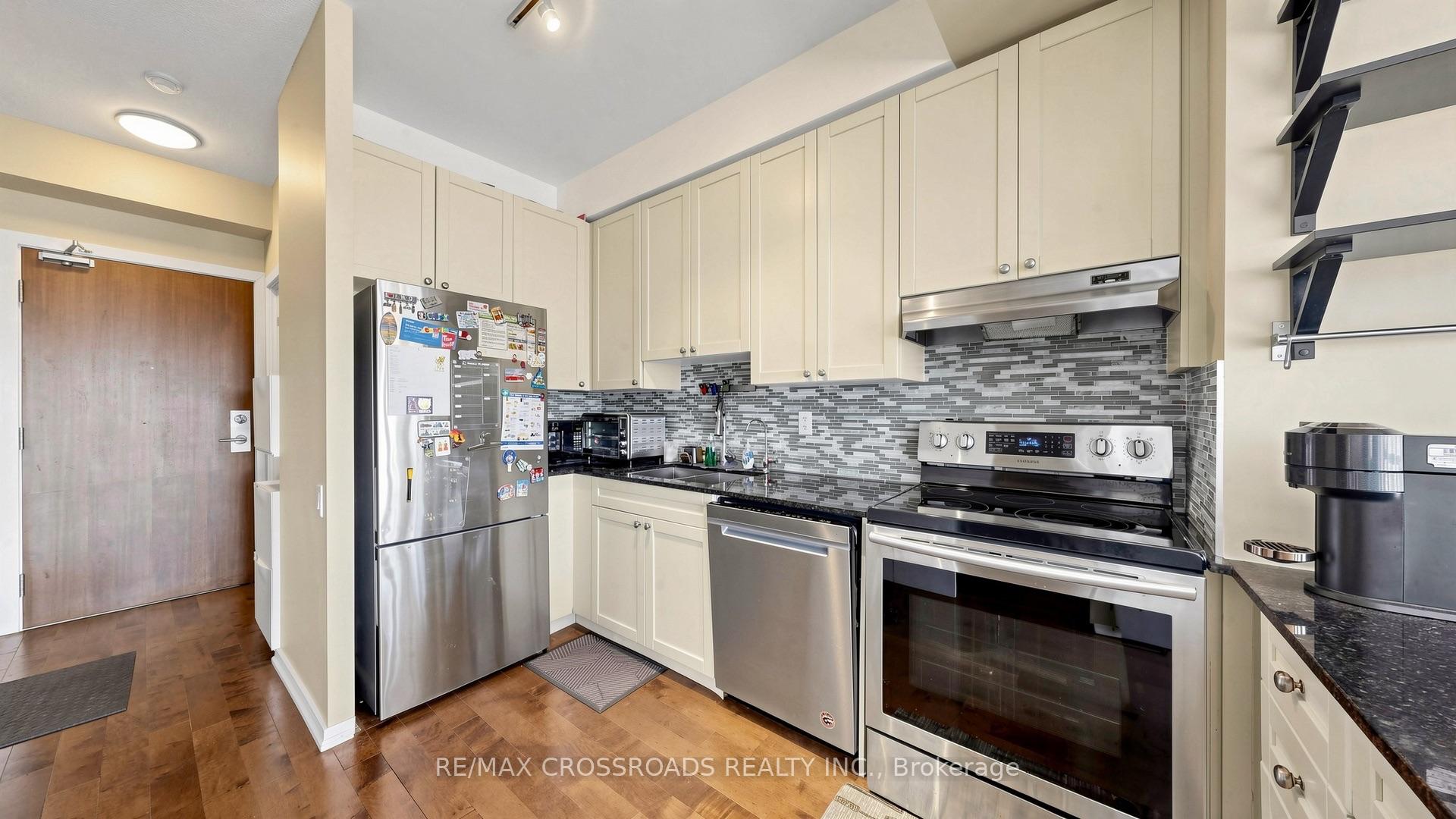 Photo 10 of Unit 606, 30 Canterbury Place, North York, Willowdale West — HOMEH