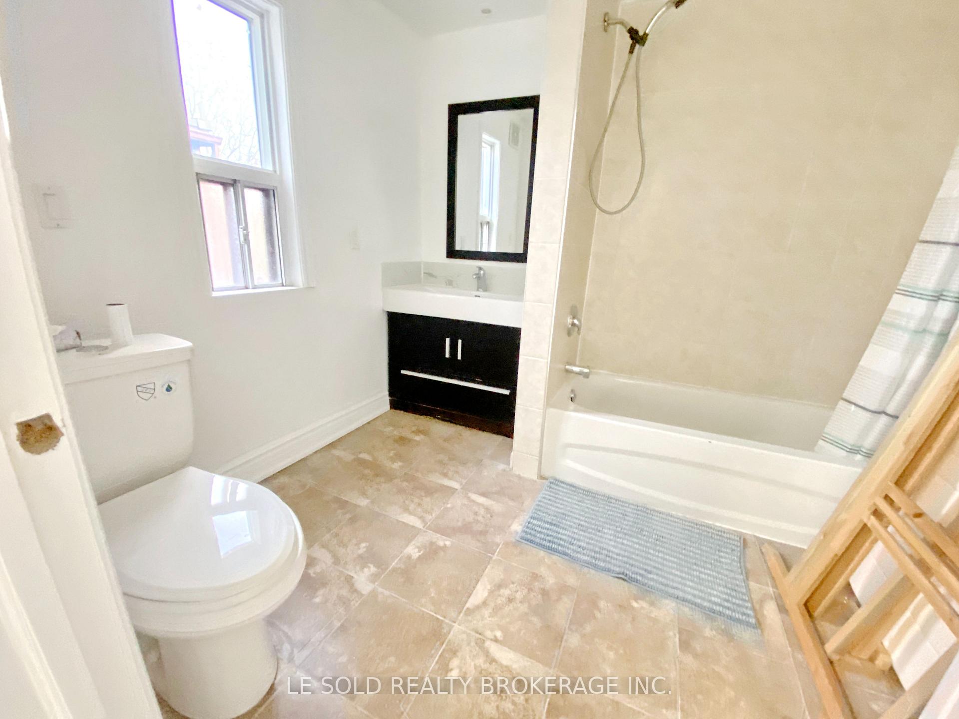 Photo 2 of Unit 1 Bedroom, 271 Hallam Street, Toronto, Dovercourt-Wallace Emerson-Junction — HOMEH