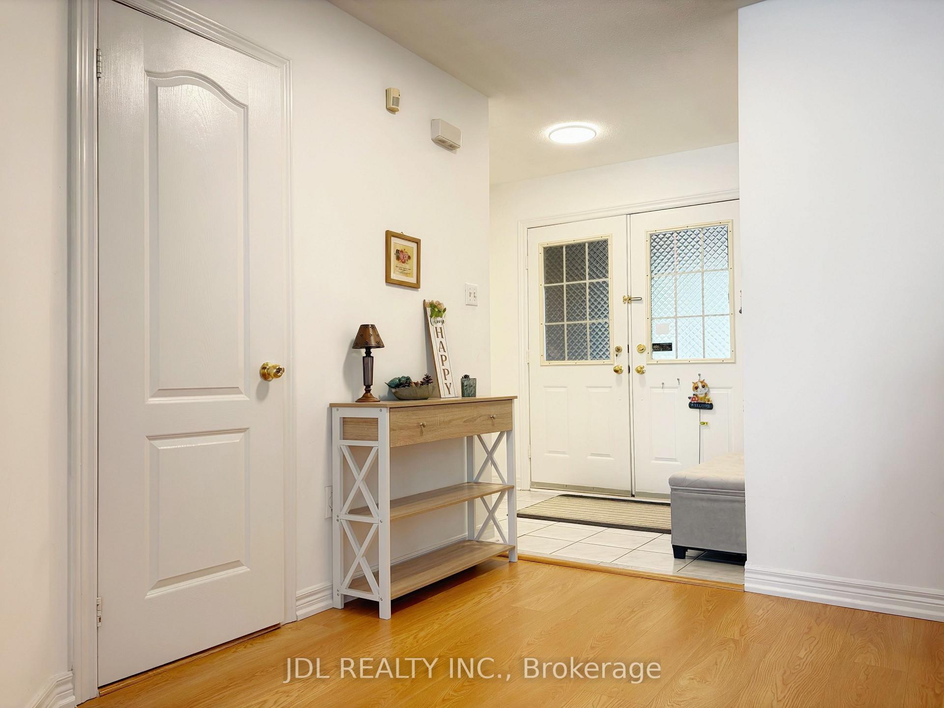 Photo 4 of 63 Peninsula Crescent, Richmond Hill, Rouge Woods — HOMEH