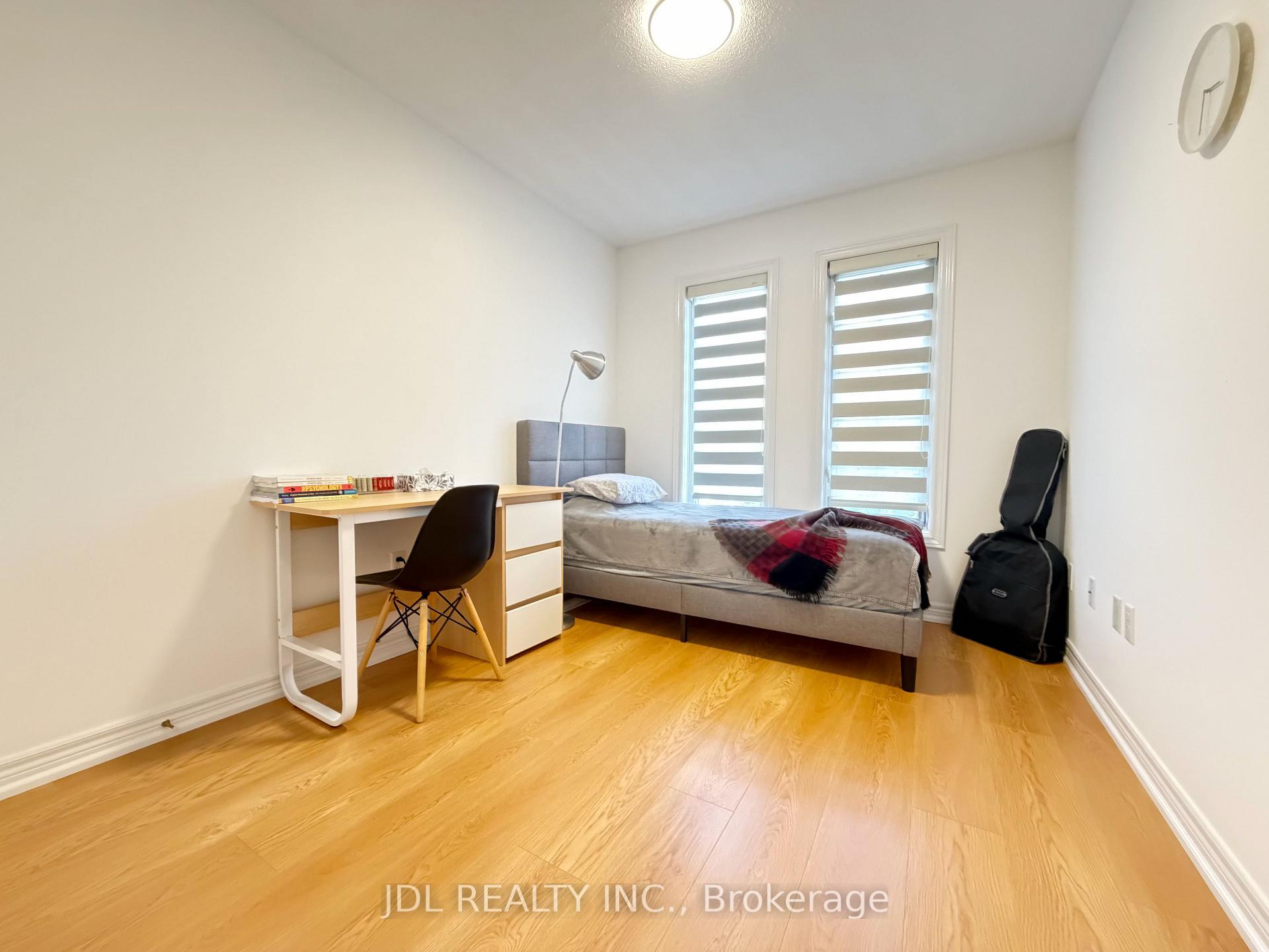 Photo 5 of 63 Peninsula Crescent, Richmond Hill, Rouge Woods — HOMEH