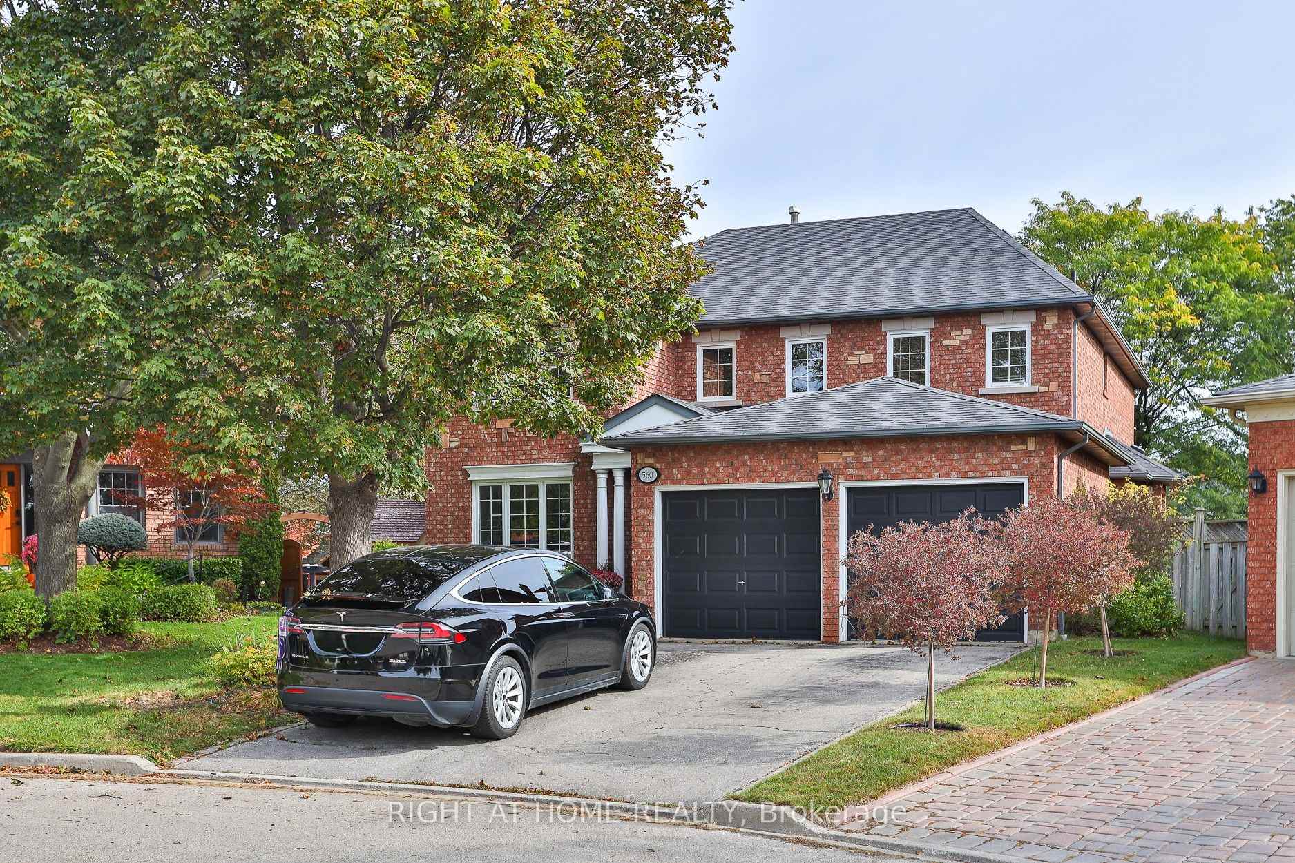 Photo 1 of 560 Chagall Court, Mississauga, Hurontario — HOMEH