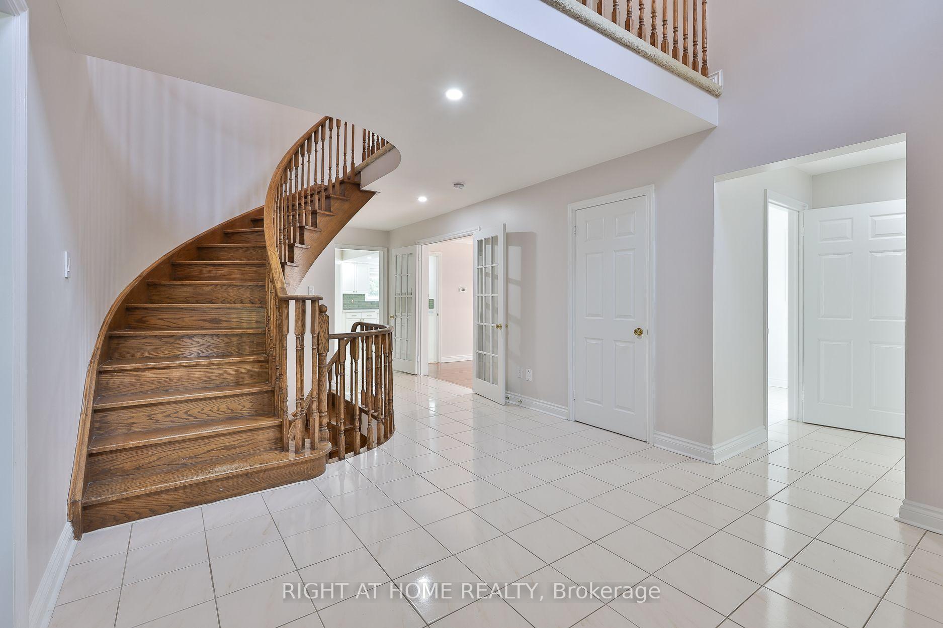 Photo 6 of 560 Chagall Court, Mississauga, Hurontario — HOMEH