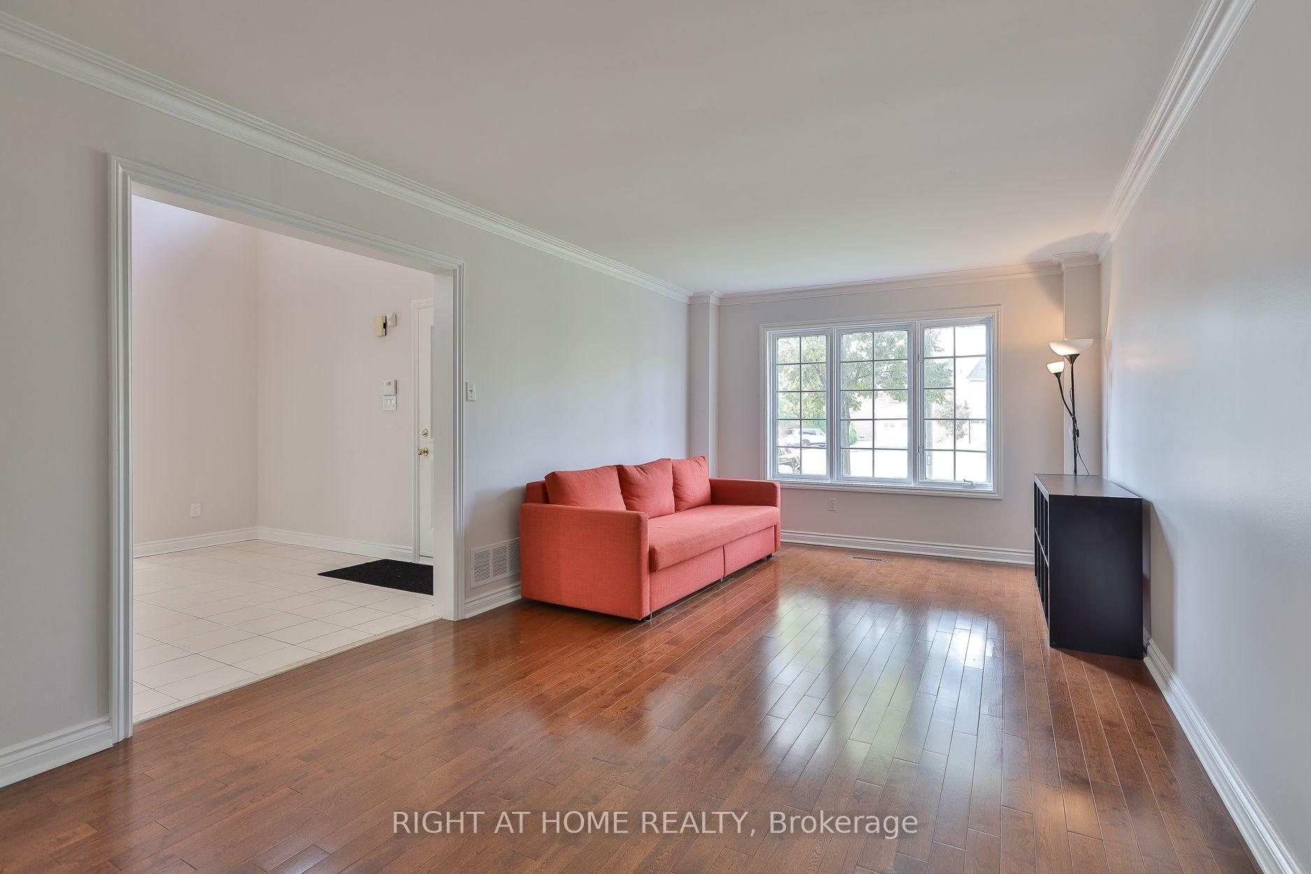Photo 8 of 560 Chagall Court, Mississauga, Hurontario — HOMEH