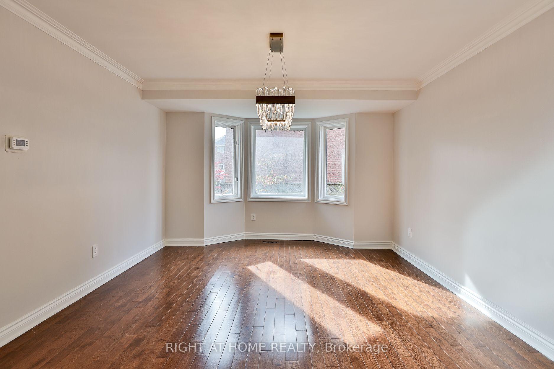 Photo 10 of 560 Chagall Court, Mississauga, Hurontario — HOMEH