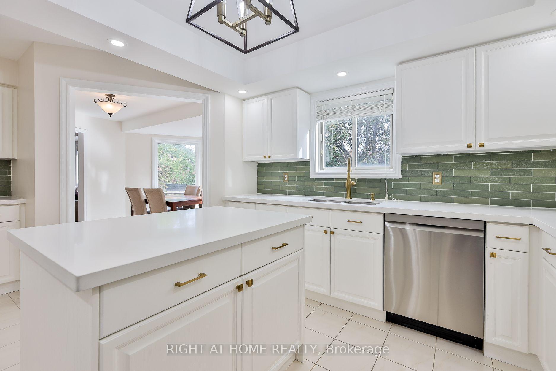 Photo 13 of 560 Chagall Court, Mississauga, Hurontario — HOMEH