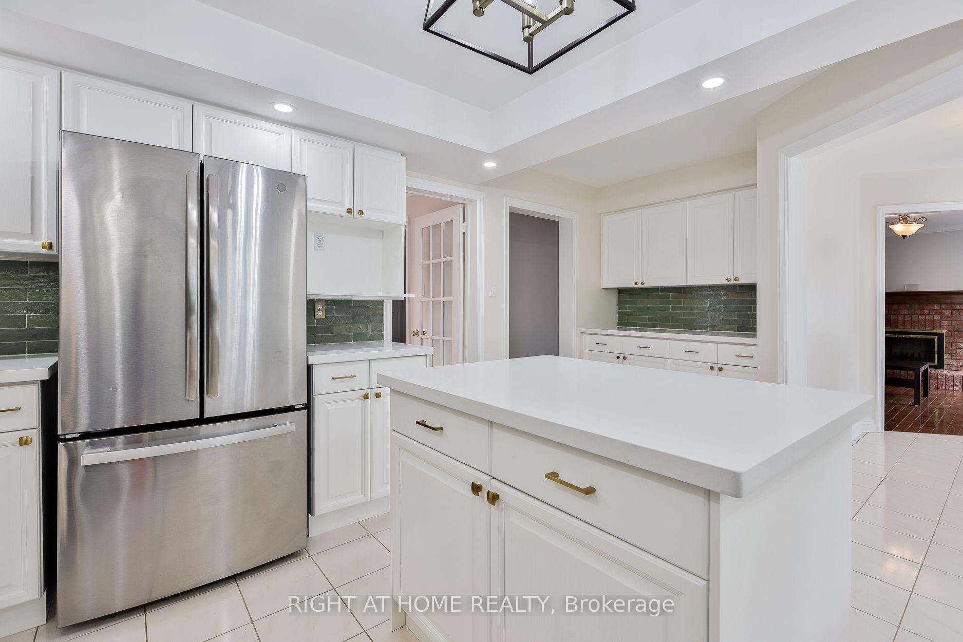 Photo 14 of 560 Chagall Court, Mississauga, Hurontario — HOMEH