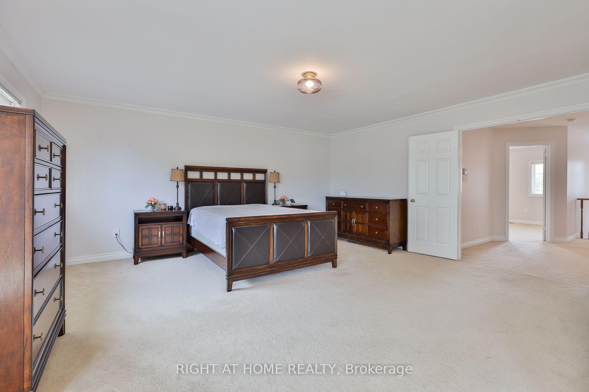 Photo 25 of 560 Chagall Court, Mississauga, Hurontario — HOMEH
