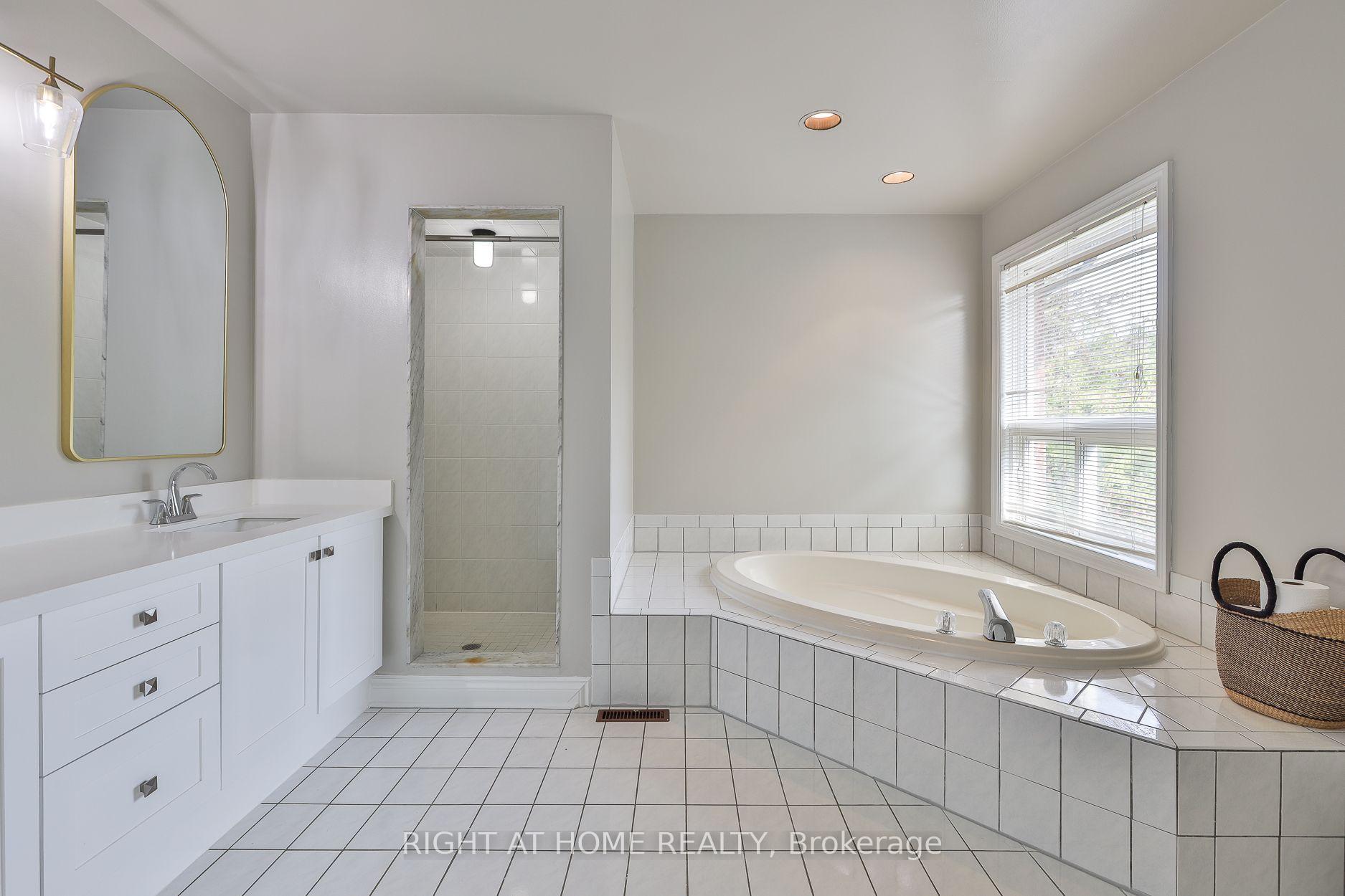 Photo 30 of 560 Chagall Court, Mississauga, Hurontario — HOMEH