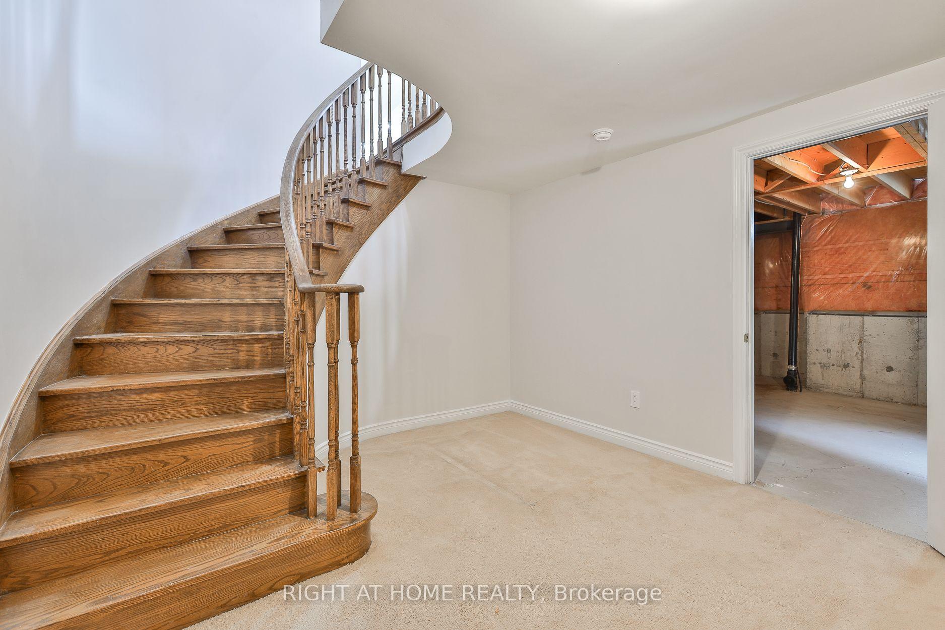 Photo 35 of 560 Chagall Court, Mississauga, Hurontario — HOMEH