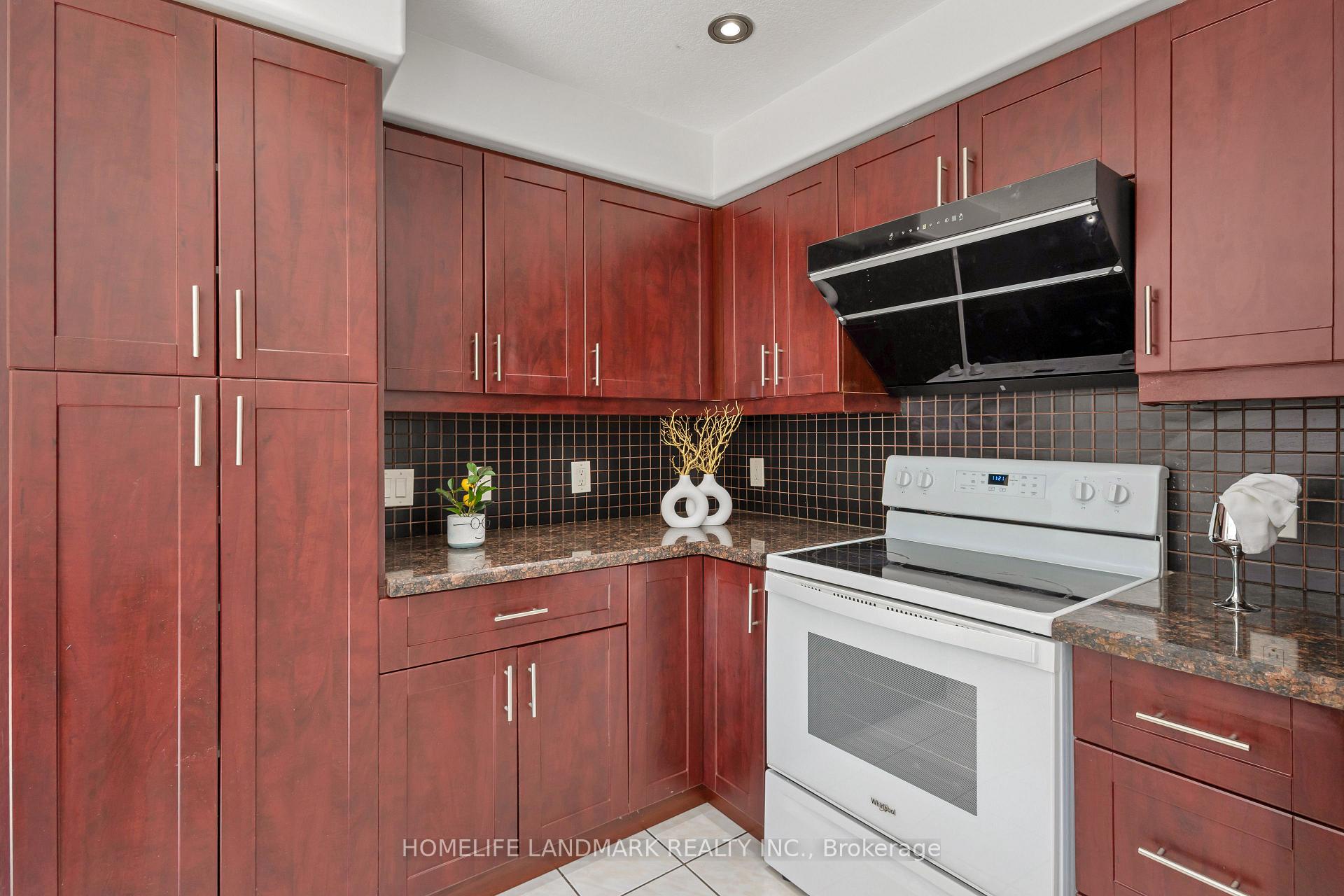 Photo 15 of 723 Chesapeake Drive, Waterloo, Eastbridge — HOMEH