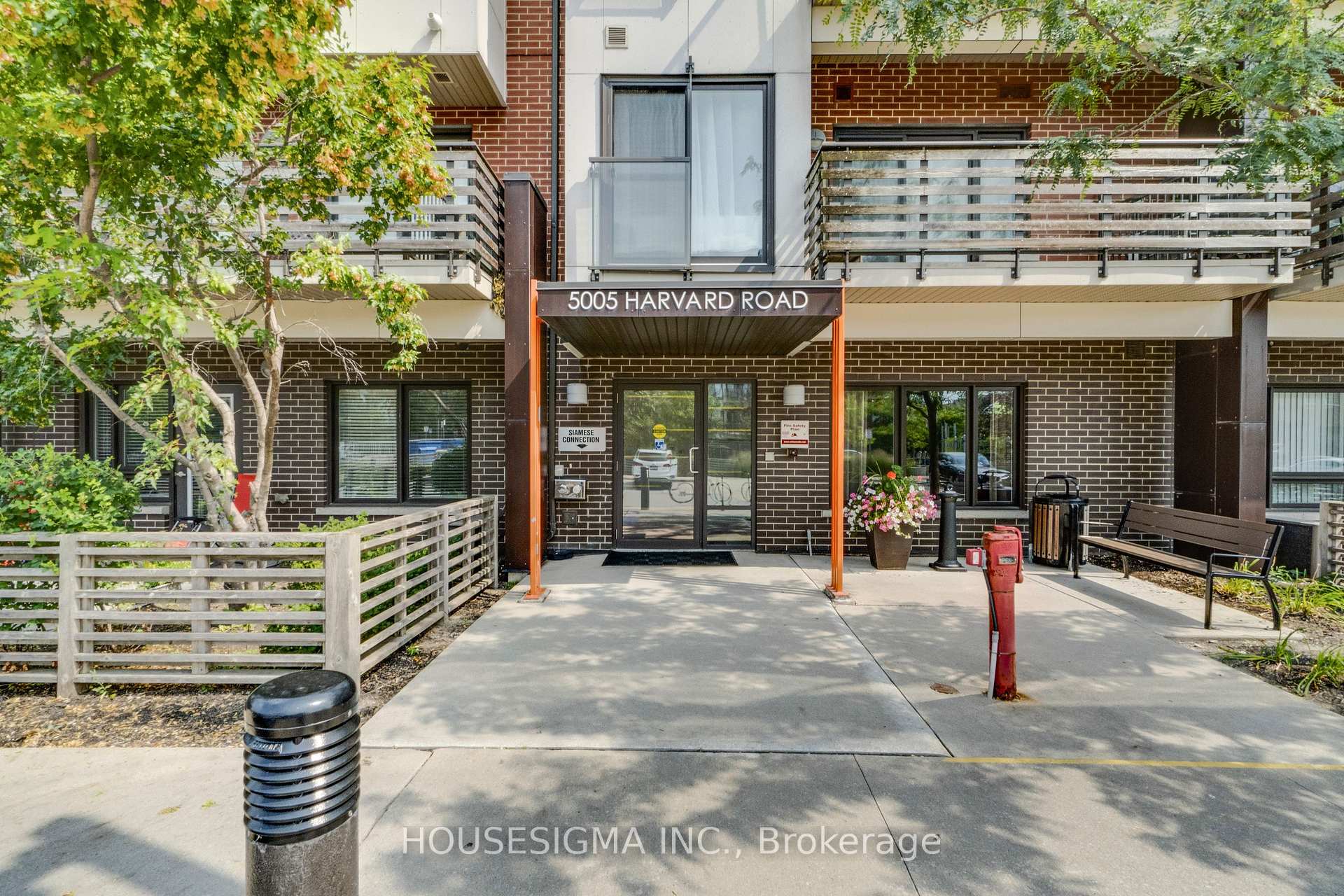 Photo 2 of Unit 401, 5005 Harvard Road, Mississauga, Churchill Meadows — HOMEH