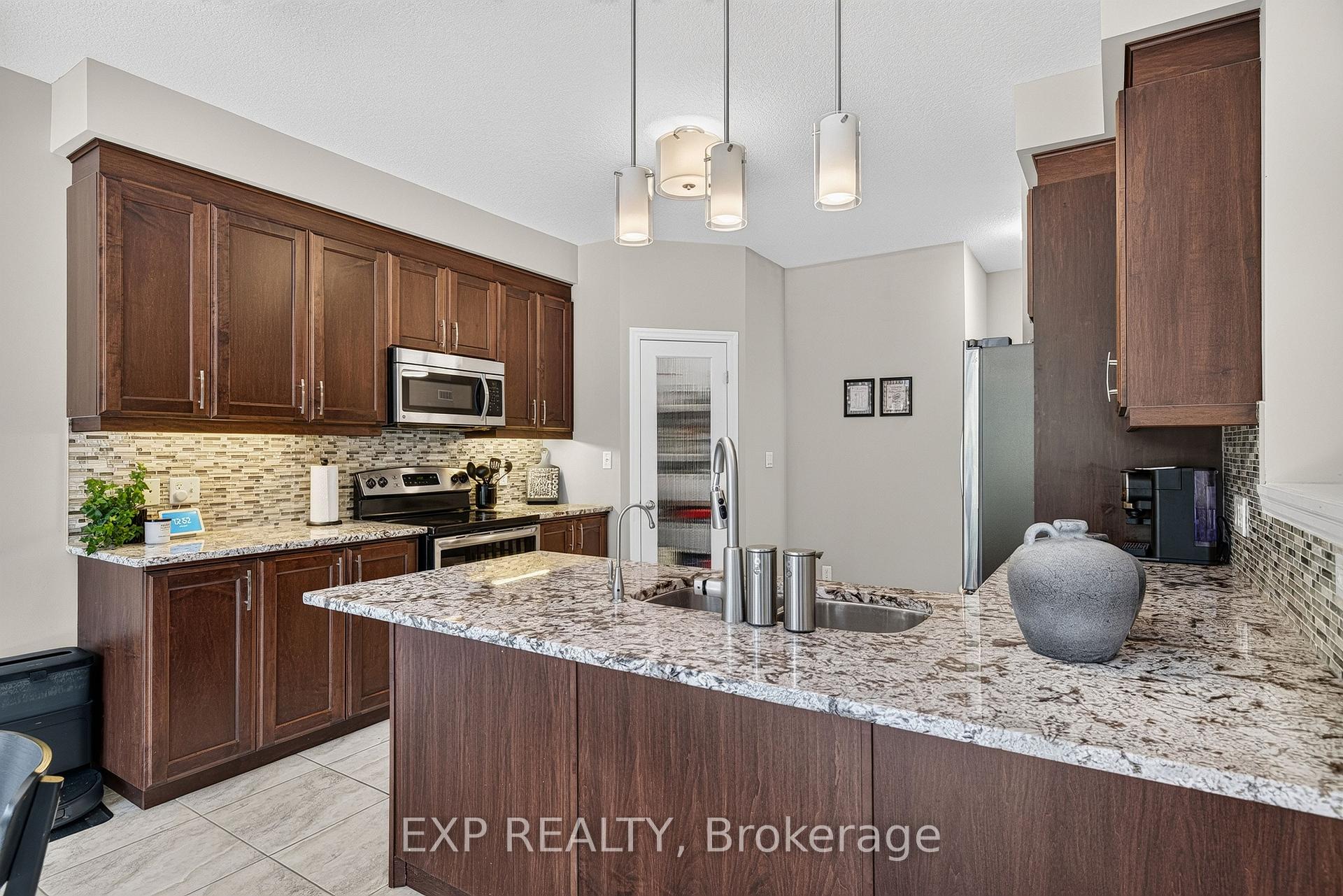Photo 13 of 522 Woodbine Avenue, Kitchener, Huron Park — HOMEH