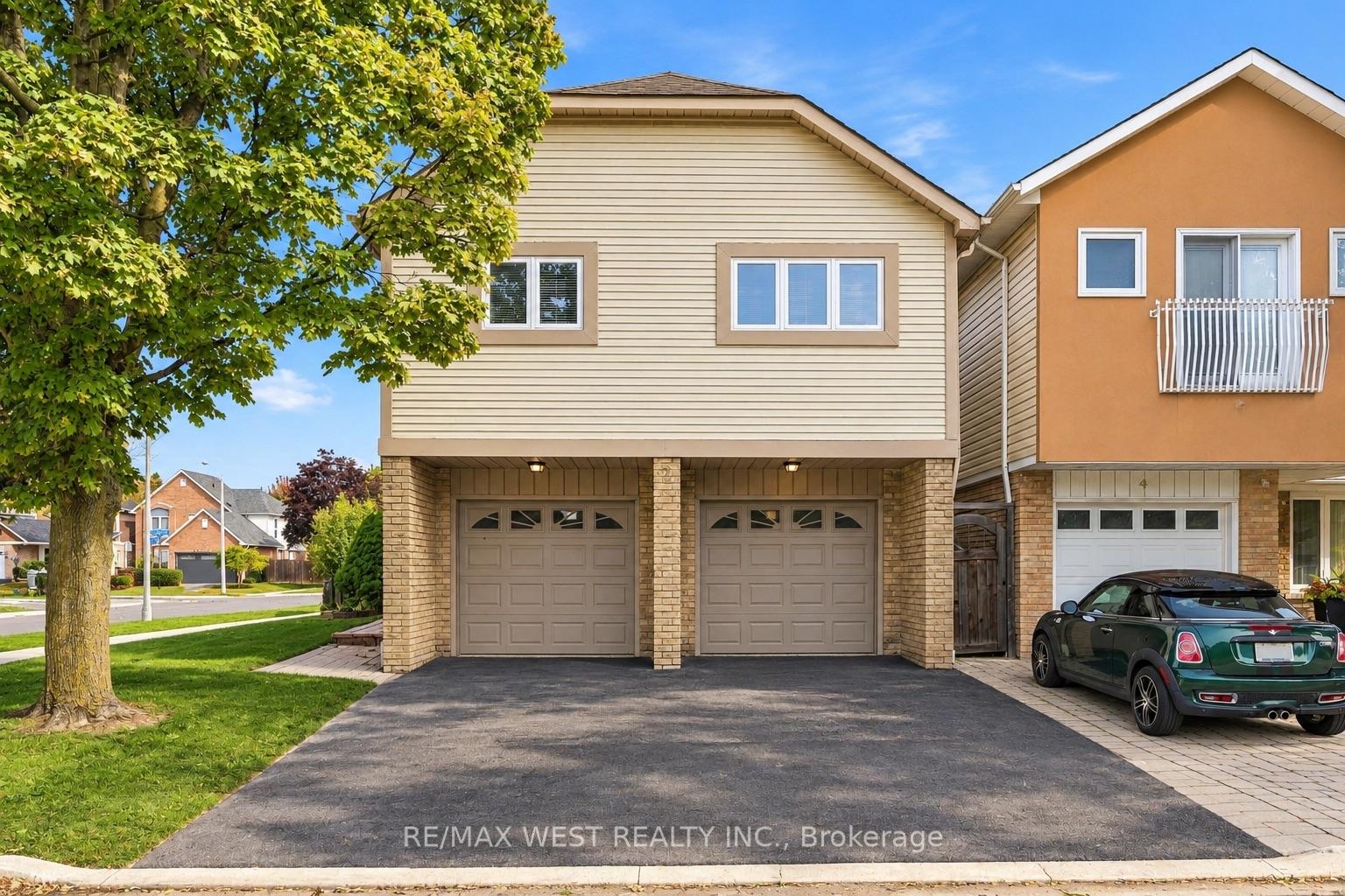Photo 3 of 2 Ackrow Court, Etobicoke, Eringate-Centennial-West Deane — HOMEH