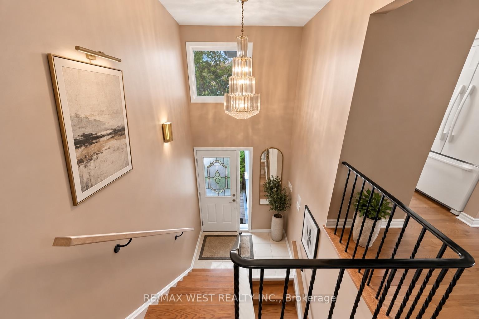 Photo 5 of 2 Ackrow Court, Etobicoke, Eringate-Centennial-West Deane — HOMEH