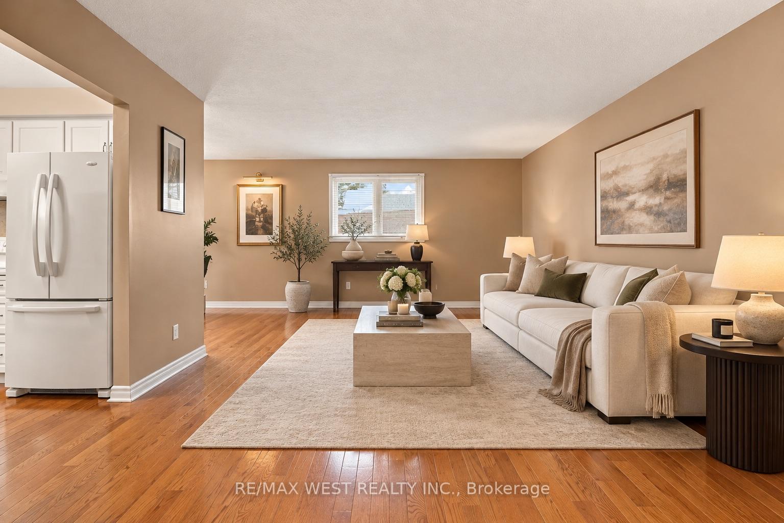 Photo 6 of 2 Ackrow Court, Etobicoke, Eringate-Centennial-West Deane — HOMEH