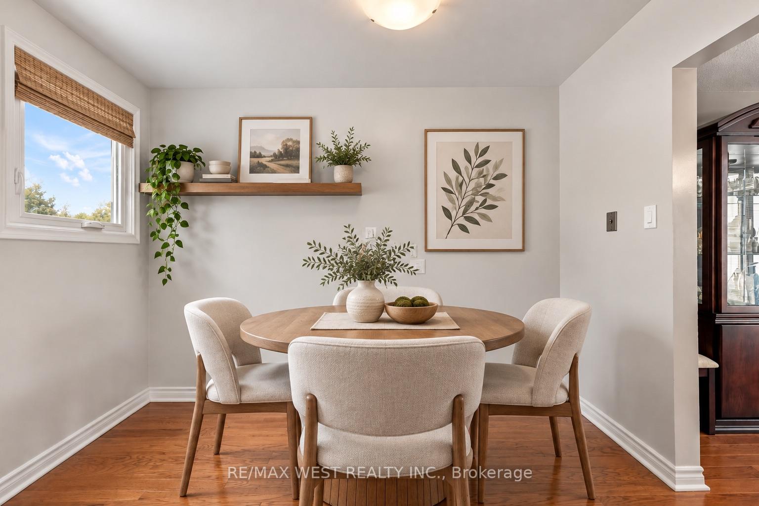 Photo 8 of 2 Ackrow Court, Etobicoke, Eringate-Centennial-West Deane — HOMEH