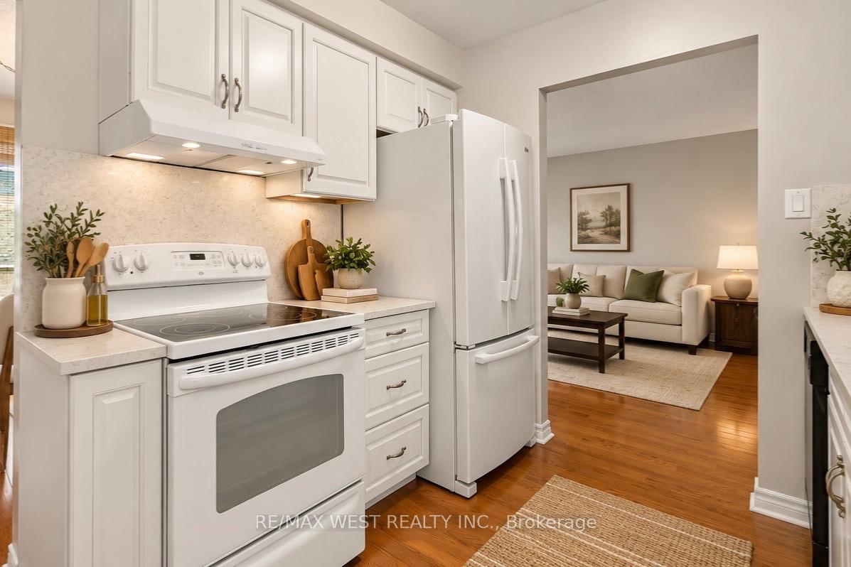 Photo 10 of 2 Ackrow Court, Etobicoke, Eringate-Centennial-West Deane — HOMEH
