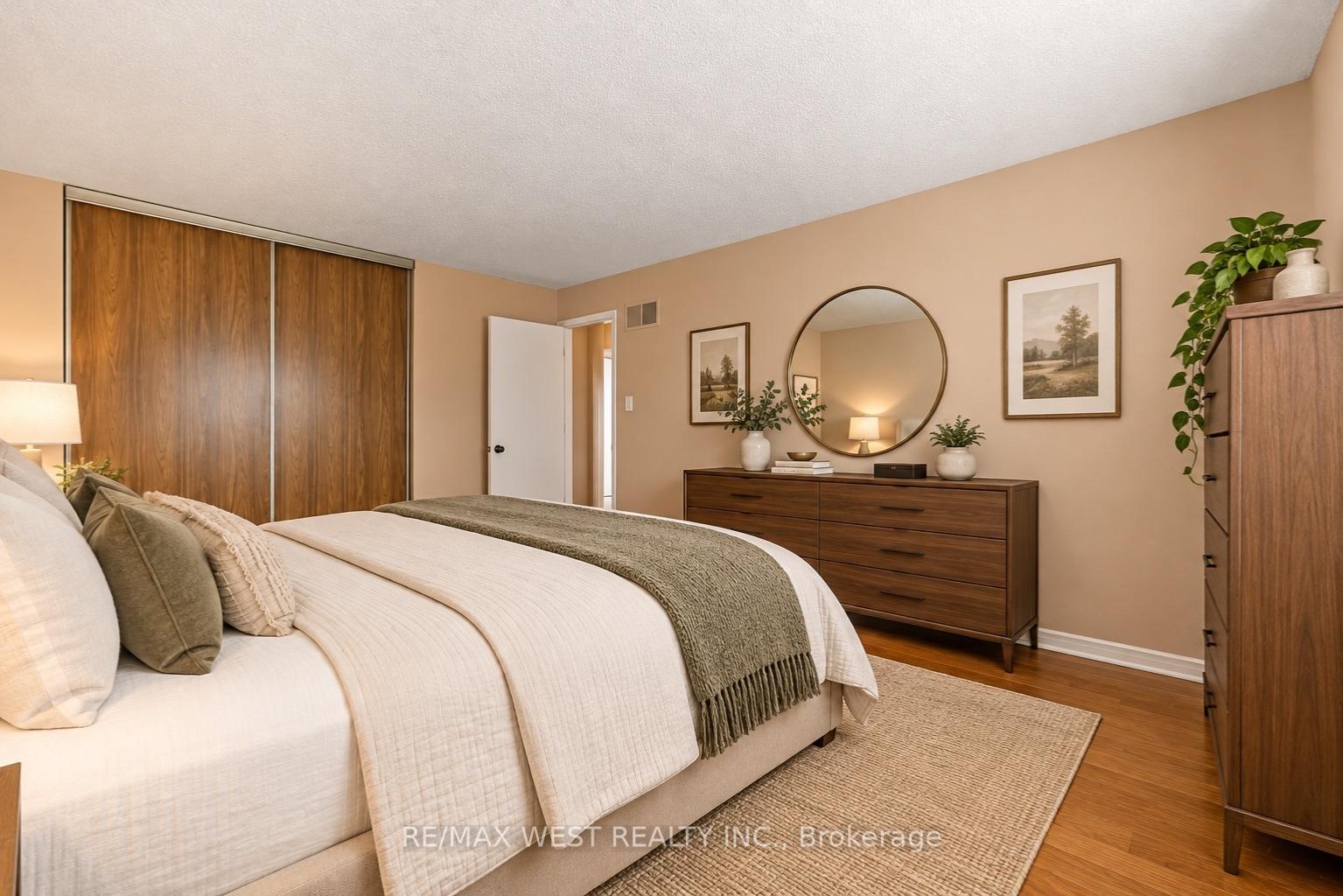 Photo 13 of 2 Ackrow Court, Etobicoke, Eringate-Centennial-West Deane — HOMEH