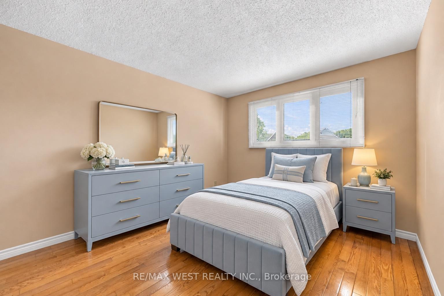 Photo 14 of 2 Ackrow Court, Etobicoke, Eringate-Centennial-West Deane — HOMEH