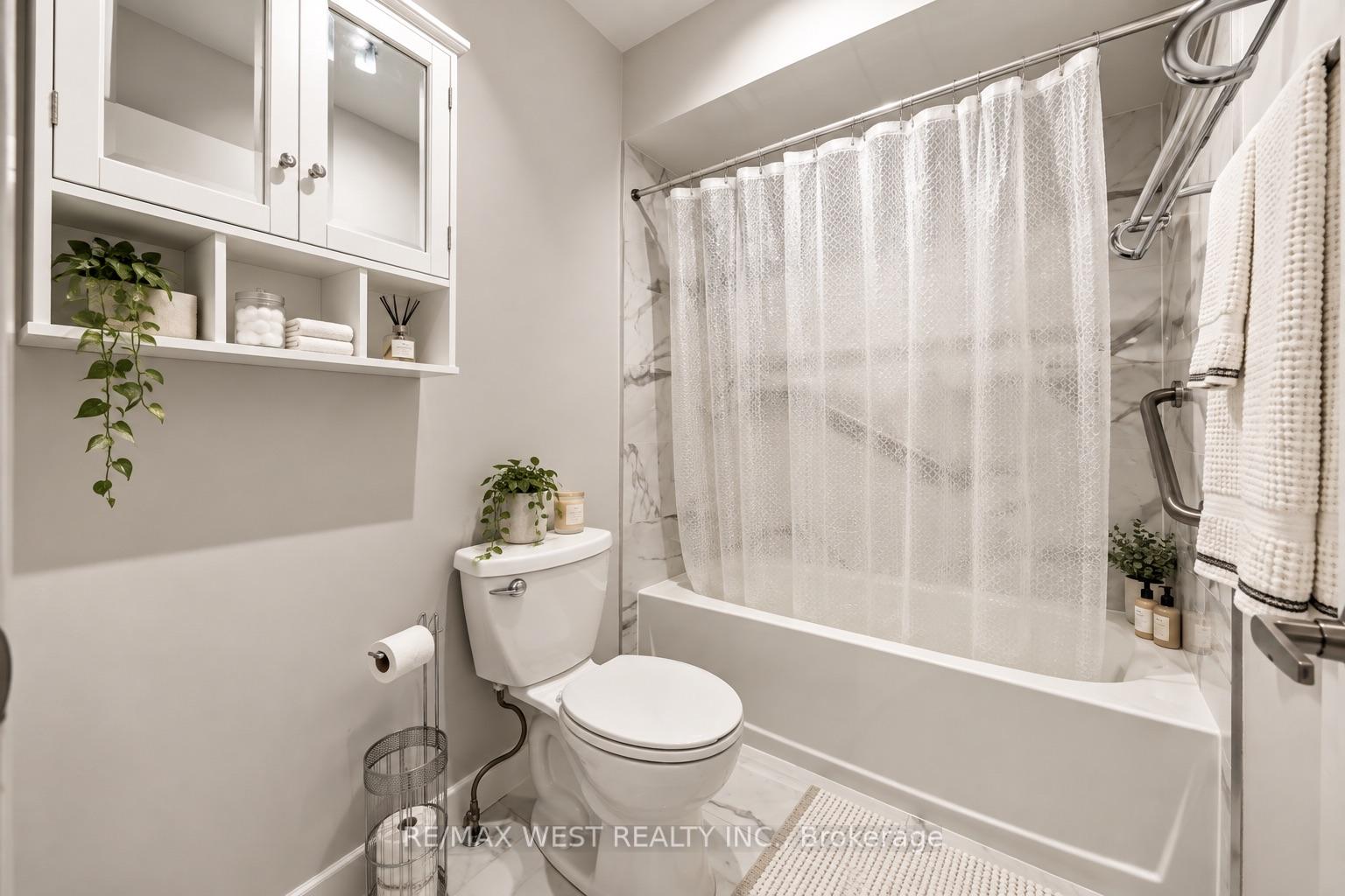 Photo 17 of 2 Ackrow Court, Etobicoke, Eringate-Centennial-West Deane — HOMEH