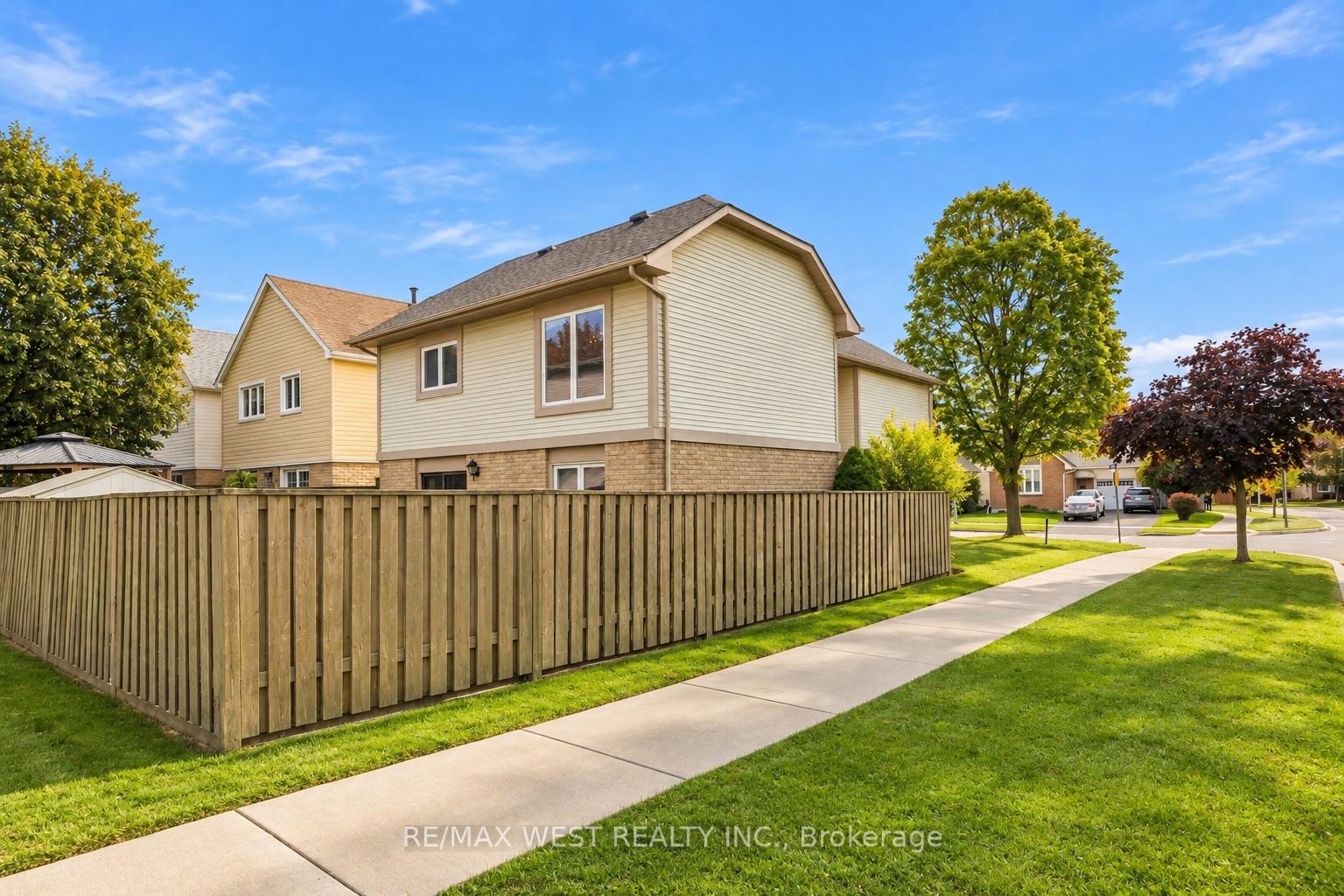 Photo 27 of 2 Ackrow Court, Etobicoke, Eringate-Centennial-West Deane — HOMEH