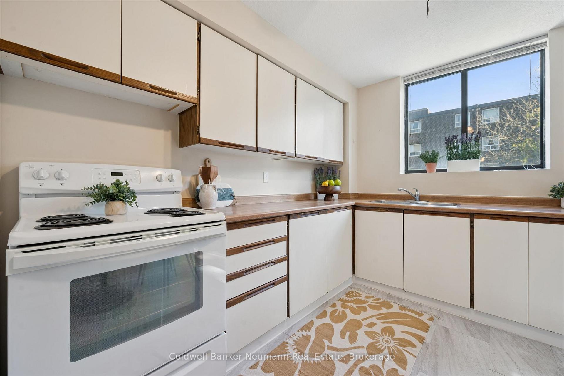Photo 10 of Unit 311, 89 Westwood Road, Guelph, Willow West/Sugarbush/West Acres — HOMEH