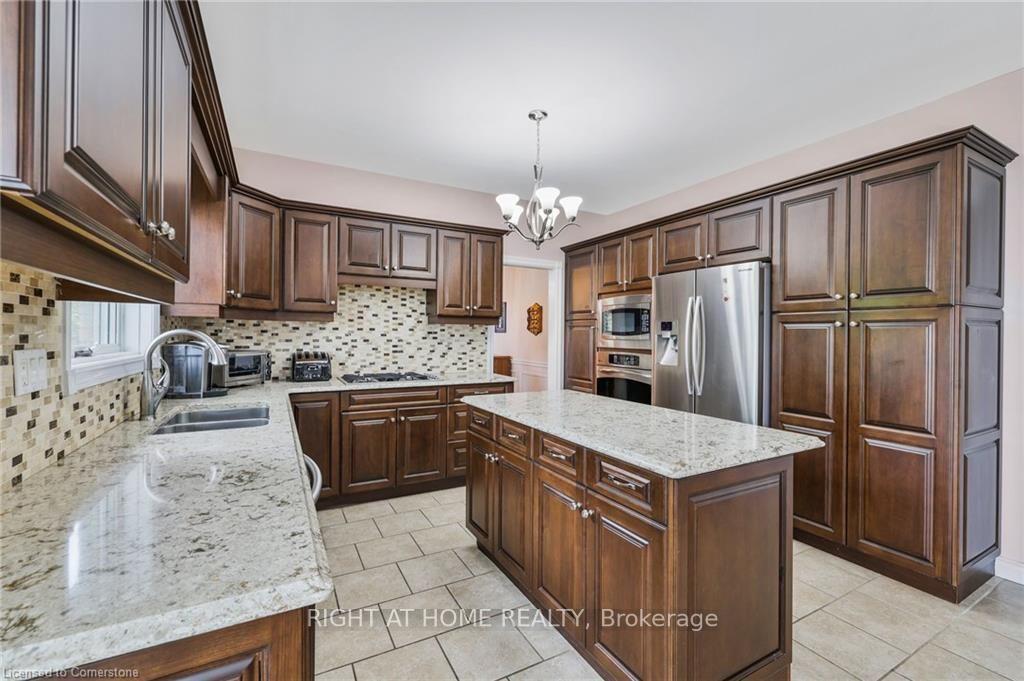 Photo 4 of Unit ROOM, 5 Wendakee Drive, Hamilton, Winona Park — HOMEH
