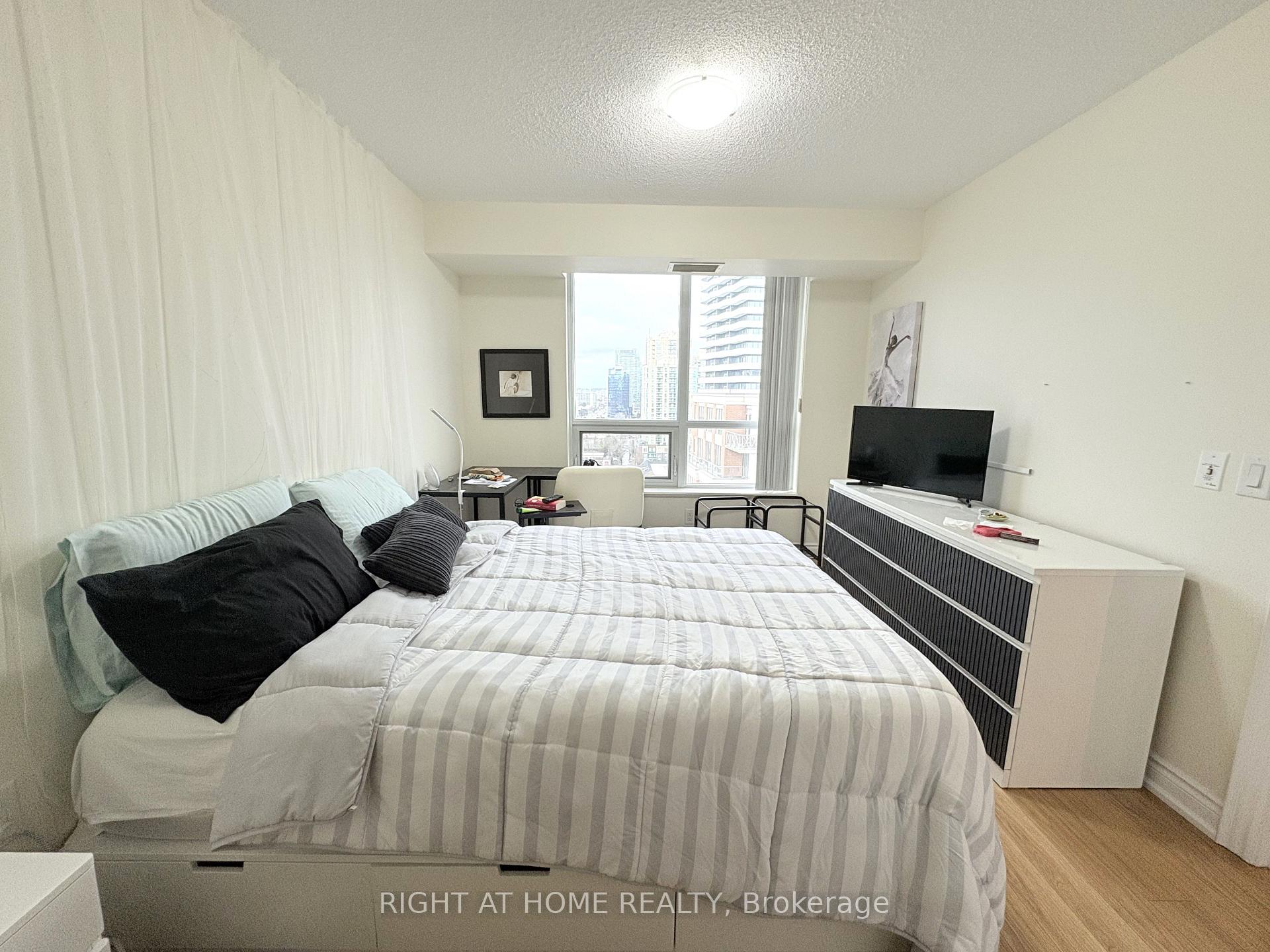 Photo 14 of Unit 1621, 500 Doris Avenue, North York, Willowdale East — HOMEH