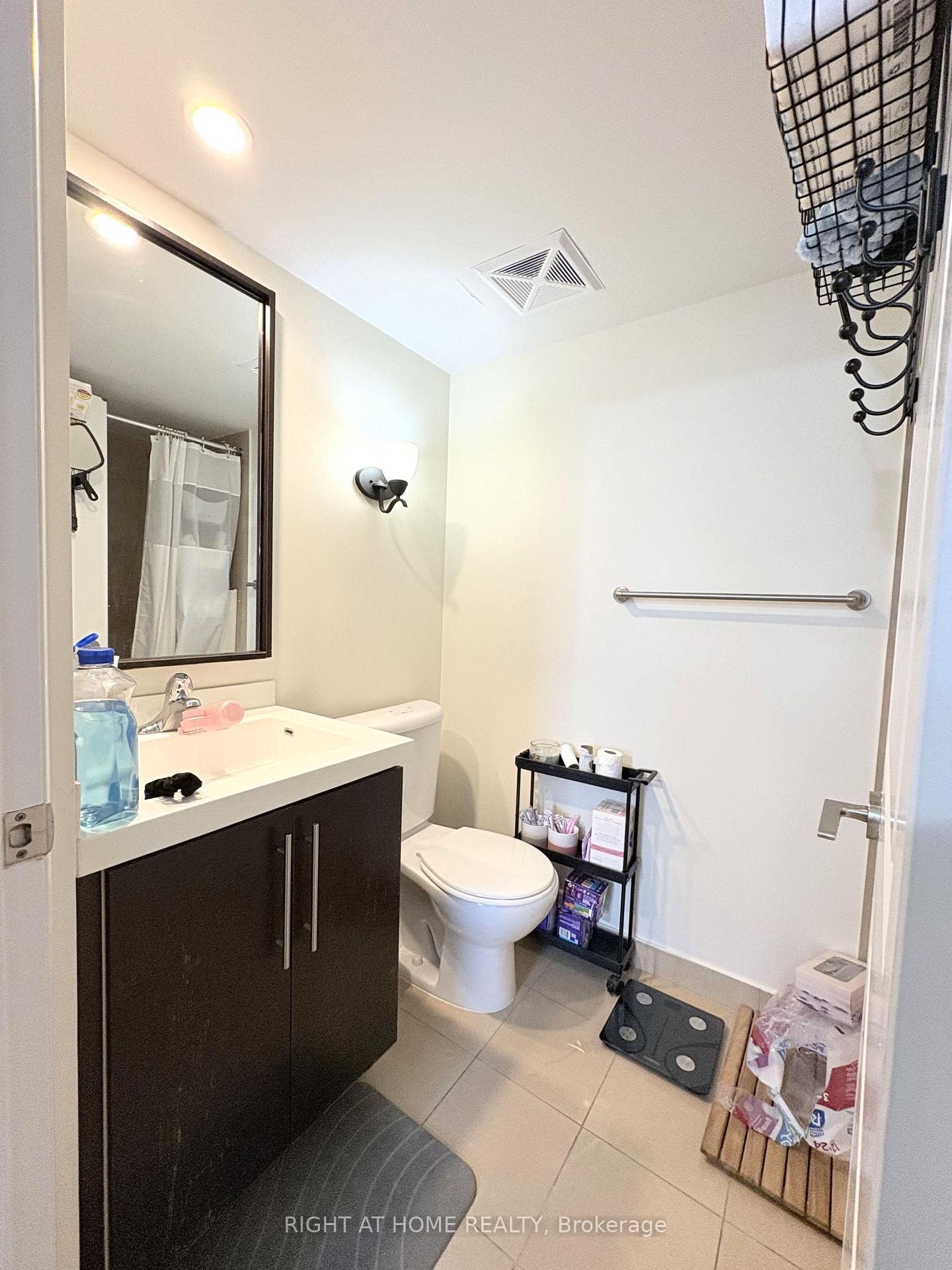 Photo 17 of Unit 1621, 500 Doris Avenue, North York, Willowdale East — HOMEH