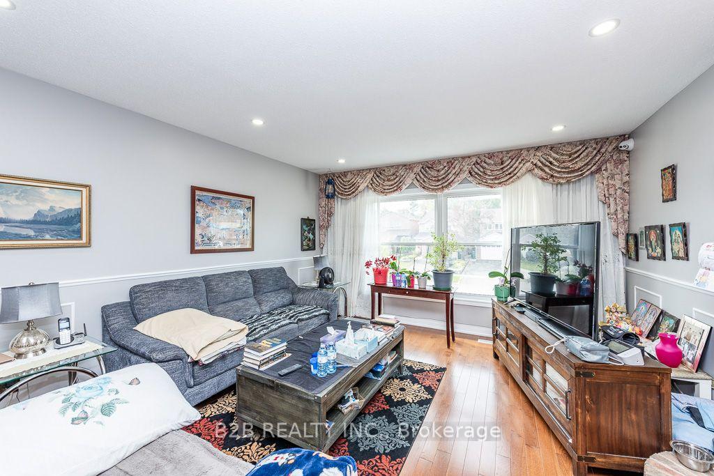 Photo 15 of 4112 trappers Crescent, Mississauga, Erin Mills — HOMEH